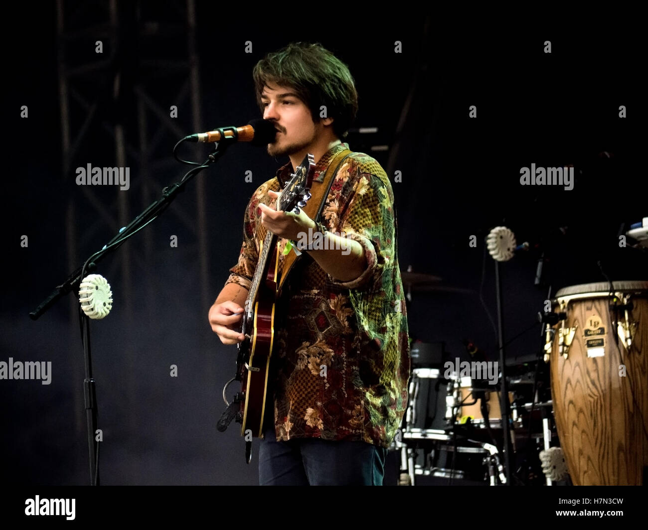 Clemens Rehbein und Philipp Dausch von der Band Milky Chance führen Sie live auf dem siegreichen Festival in Portsmouth, UK Stockfoto