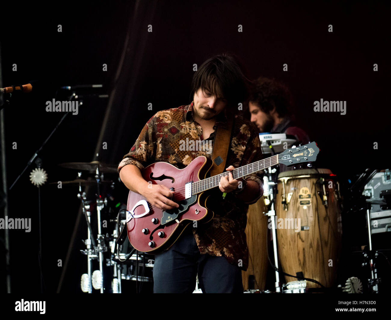 Clemens Rehbein und Philipp Dausch von der Band Milky Chance führen Sie live auf dem siegreichen Festival in Portsmouth, UK Stockfoto