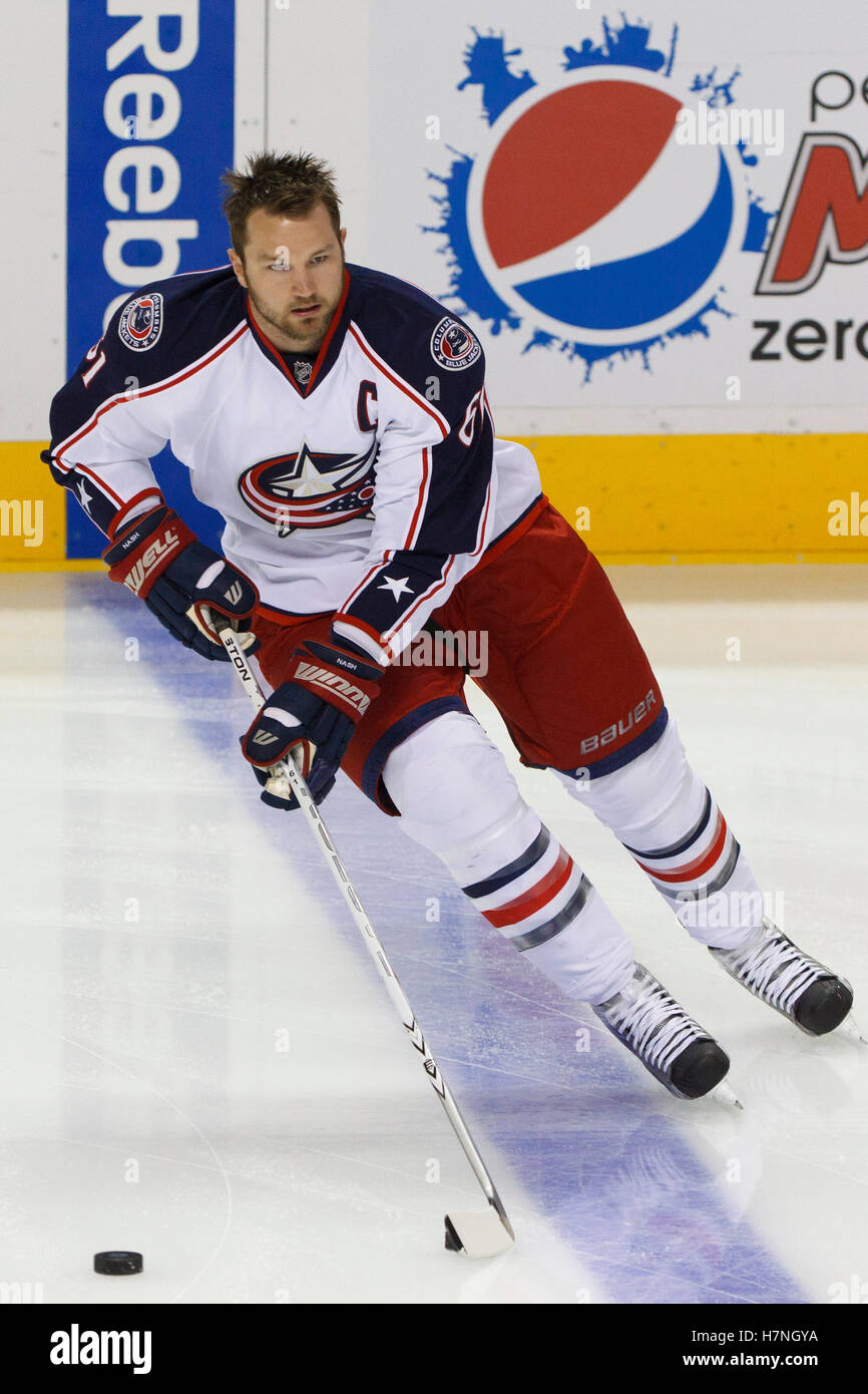 31. Januar 2012; San Jose, CA, USA; Columbus Blue Jackets rechten Flügel Rick Nash (61) erwärmt sich vor dem Spiel gegen die San Jose Sharks im HP Pavilion. San Jose besiegte Columbus 6-0. Stockfoto