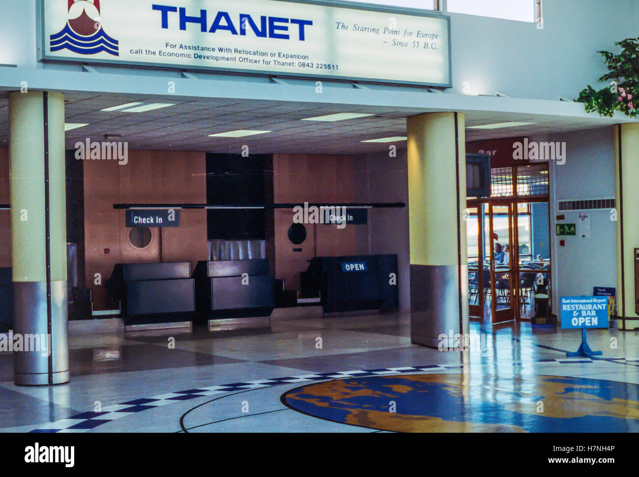 Flughafen Manston Kent Terminal Check-in-Bereich (1990) Stockfoto