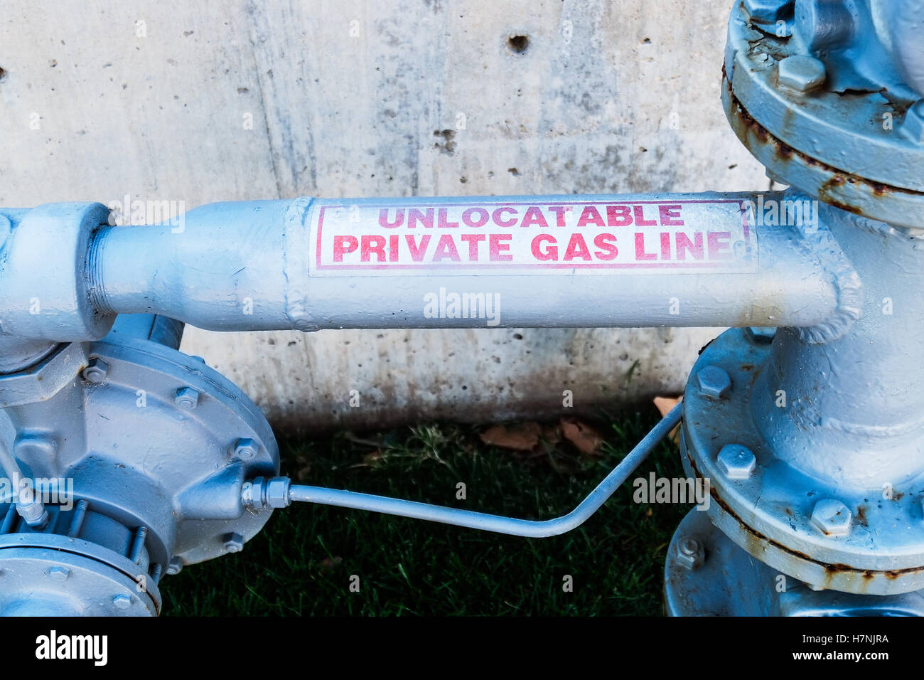 Eine private Gasleitung hinter einem Krankenhaus in Oklahoma City, Oklahoma, USA. Stockfoto