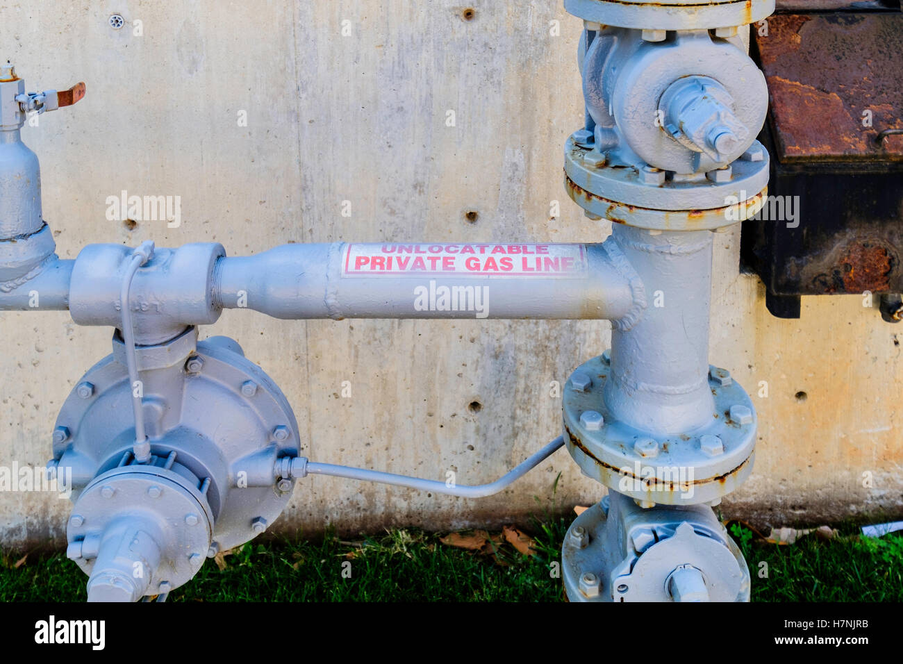 Eine private Gasleitung hinter einem Krankenhaus in Oklahoma City, Oklahoma, USA. Stockfoto