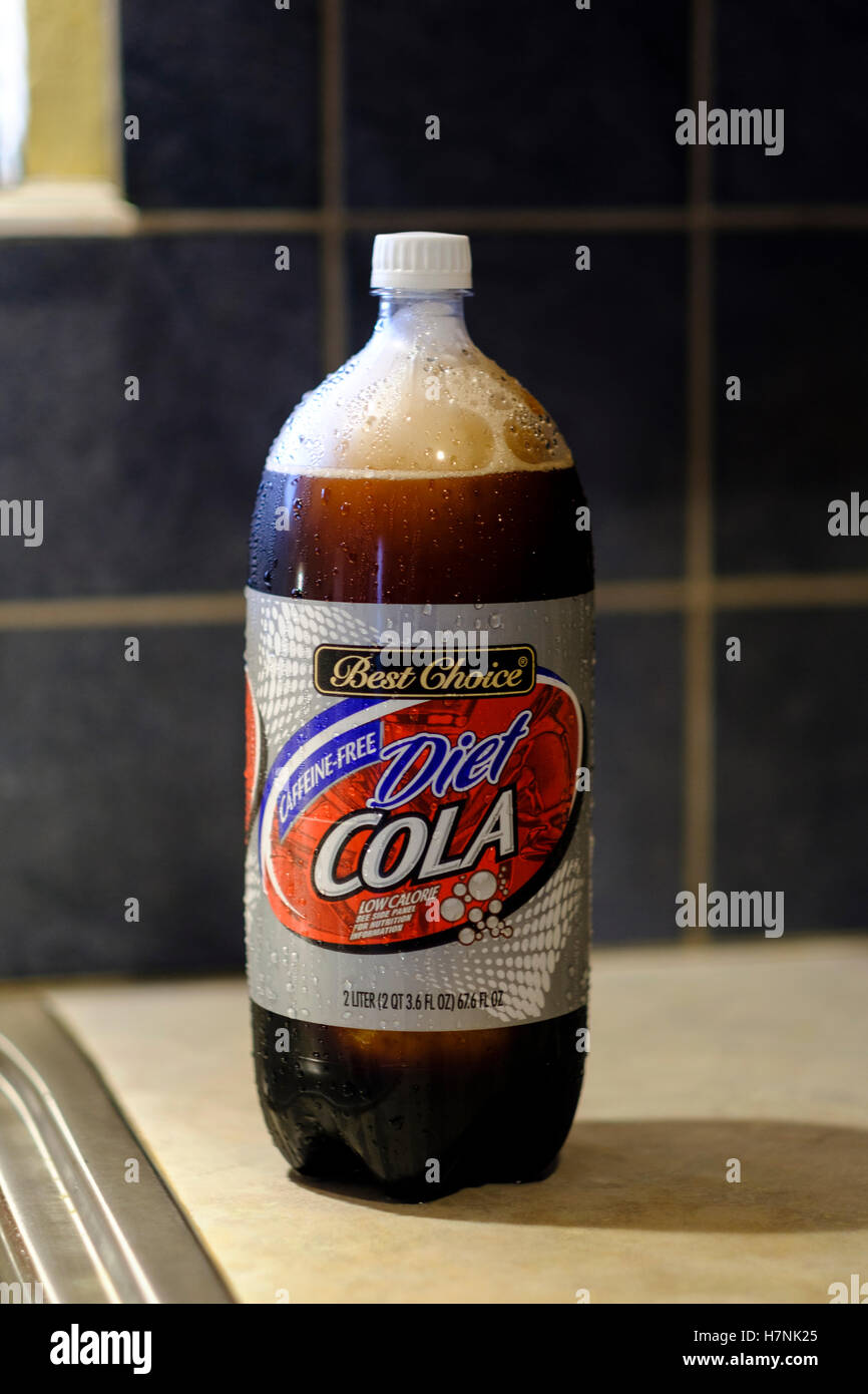 Store Marke, Beste Wahl Diät Cola, versehentlich eingefroren und Auftauen auf eine Arbeitsplatte in der Küche. USA. Stockfoto
