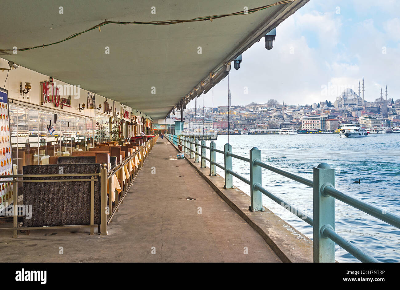 Die Galata Vridge ist der schöne Ort zum Angeln, genießen Sie die Aussicht auf die Stadt und entspannen Sie sich in der lokalen Café oder Fisch restaurant Stockfoto