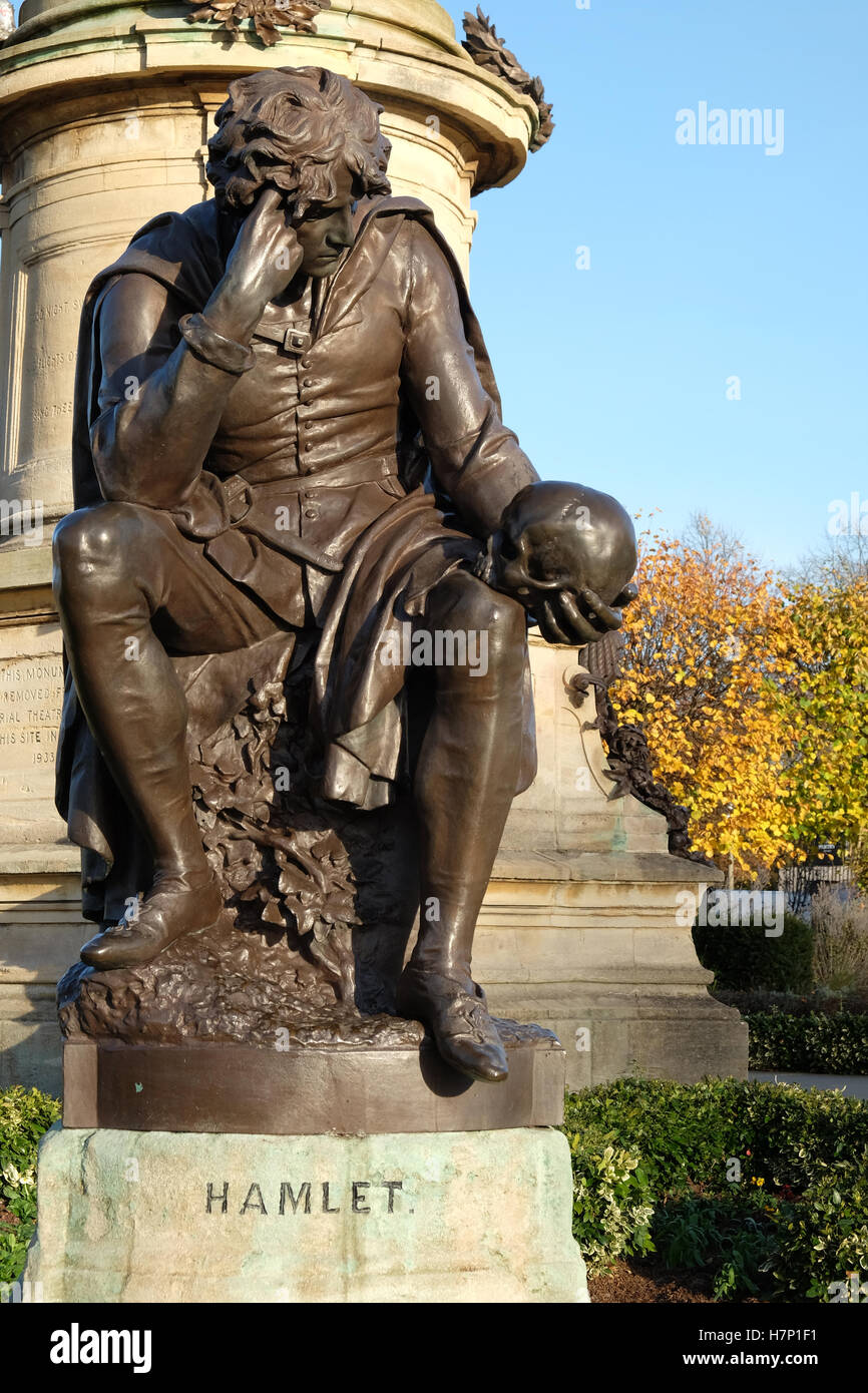 Skulptur von Shakespeares Hamlet, Teil des Denkmals Gower-upon-Avon, England Stockfoto