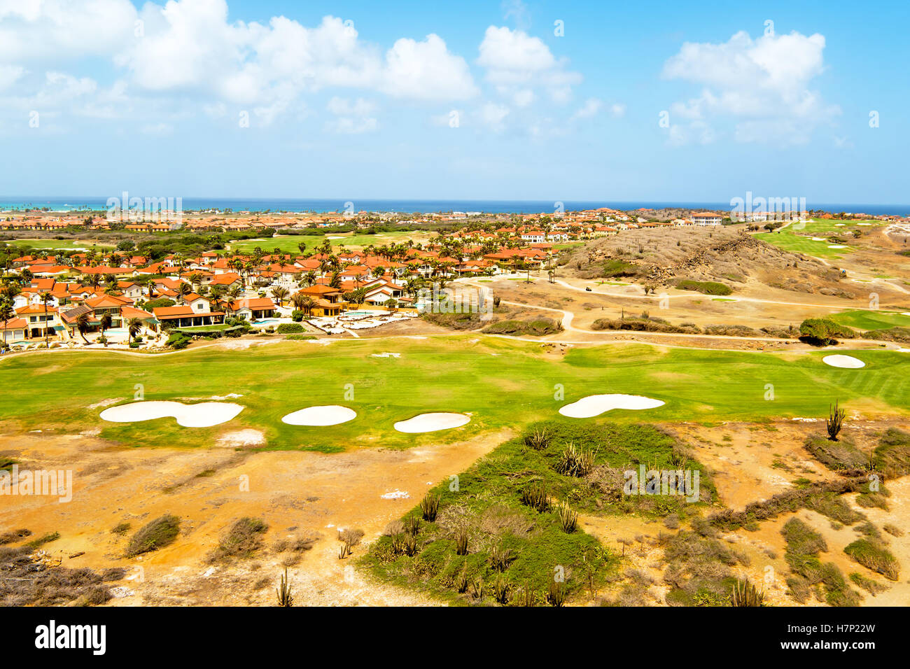 Antenne von einem Golfplatz auf der Insel Aruba in der Karibik Stockfoto