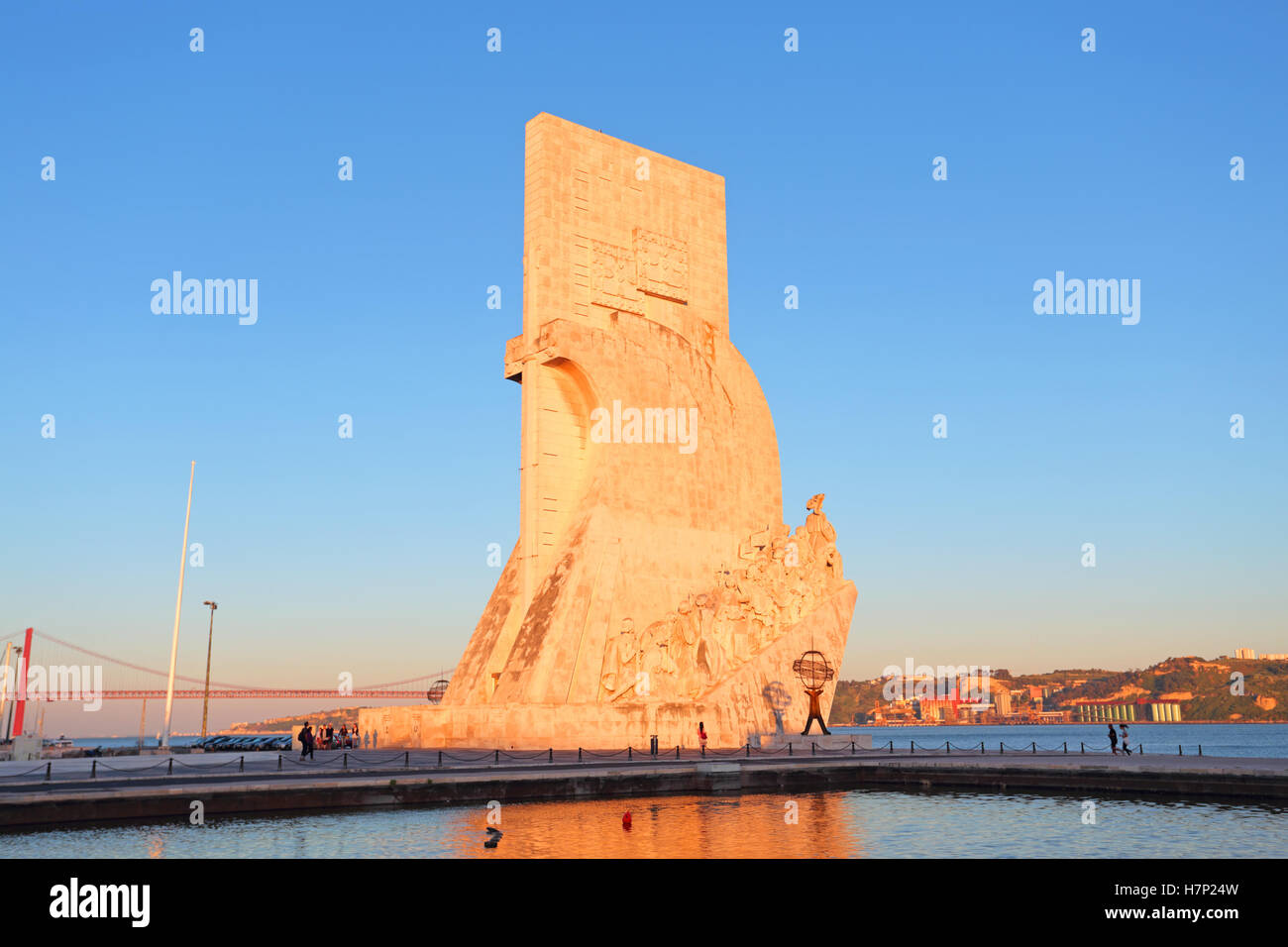 Denkmal der Entdeckungen von Lissabon in der Dämmerung Stockfoto