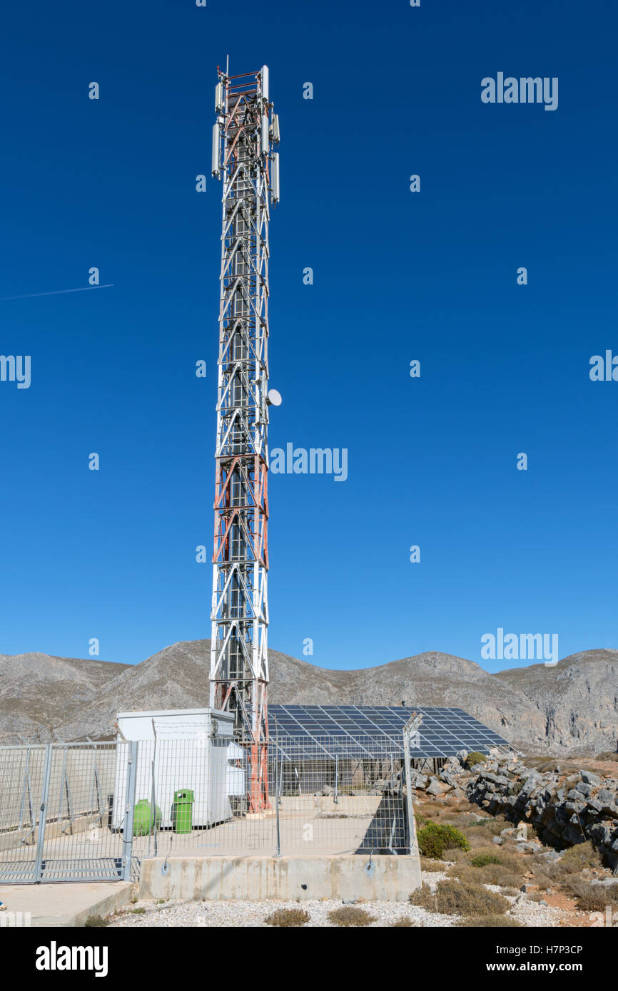 Mobiler Mast-Zelle Telefon Mast mit blauem Himmel trocken Stockfoto