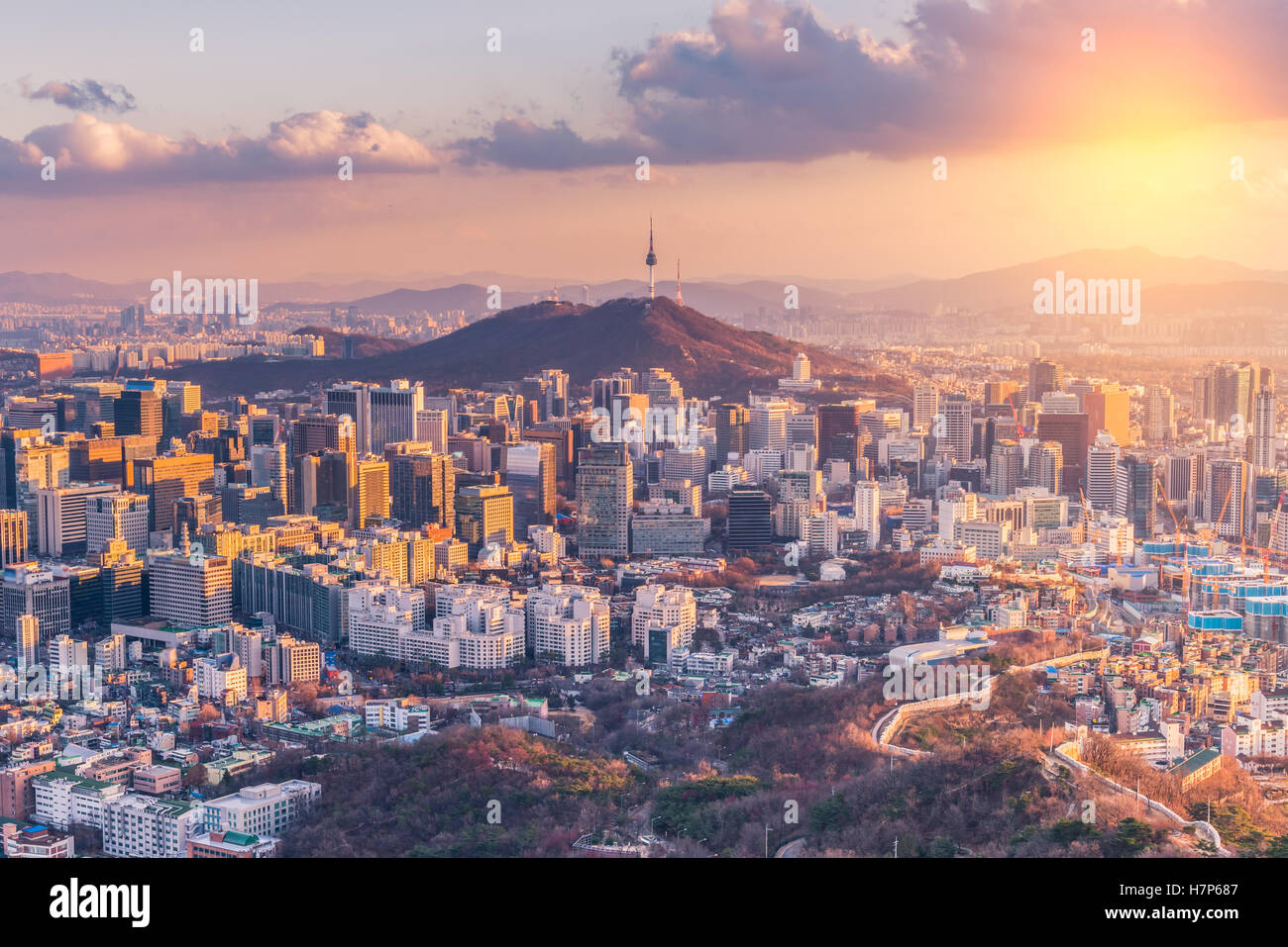 Sonnenuntergang am Seoul City Skyline, Südkorea Stockfoto