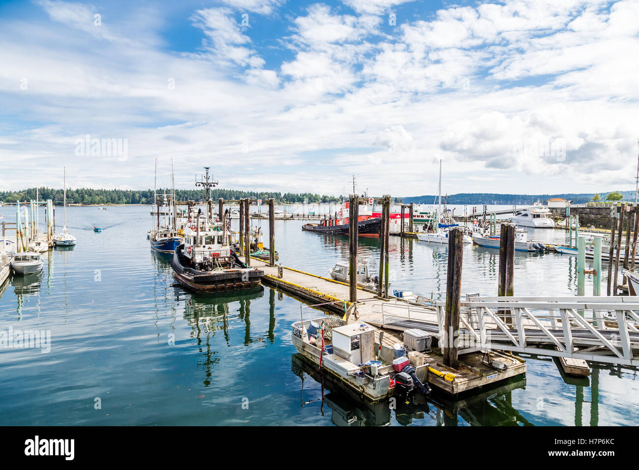 Boote im Hafen von Nanaimo unter schönen Himmel Stockfoto