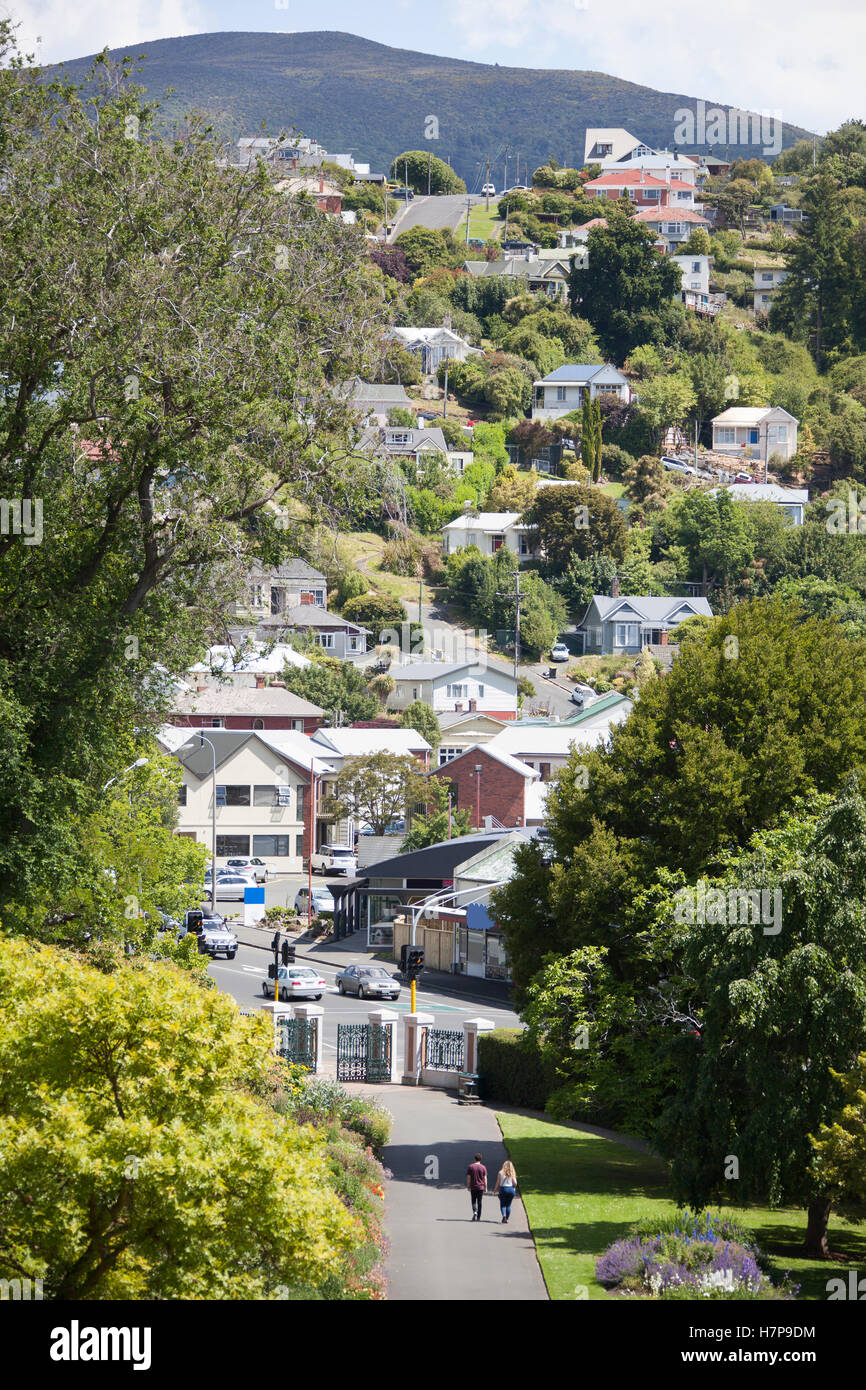 Die Ansicht der Dunedin City Wohnviertel im hügeligen Gebiet (Neuseeland). Stockfoto