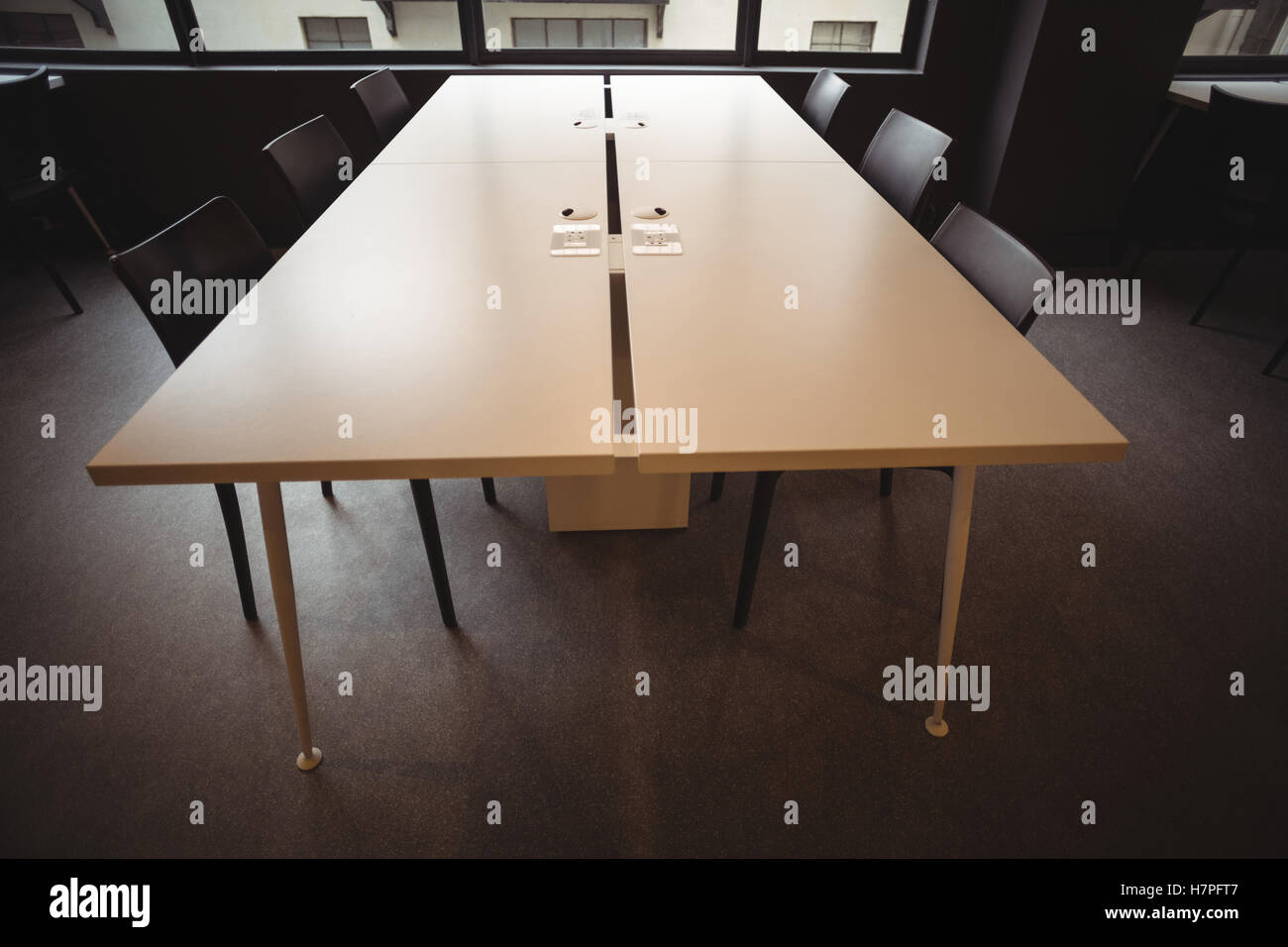 Leere Tabelle in cafeteria Stockfoto