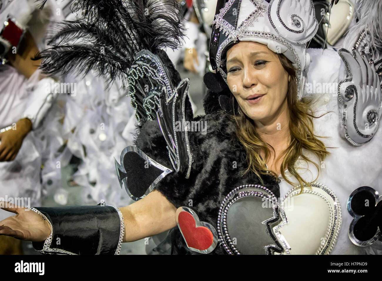 São Paulo, Brasilien - 14. Februar 2015: Menschen im Kostüm für Karneval Paraden. Stockfoto
