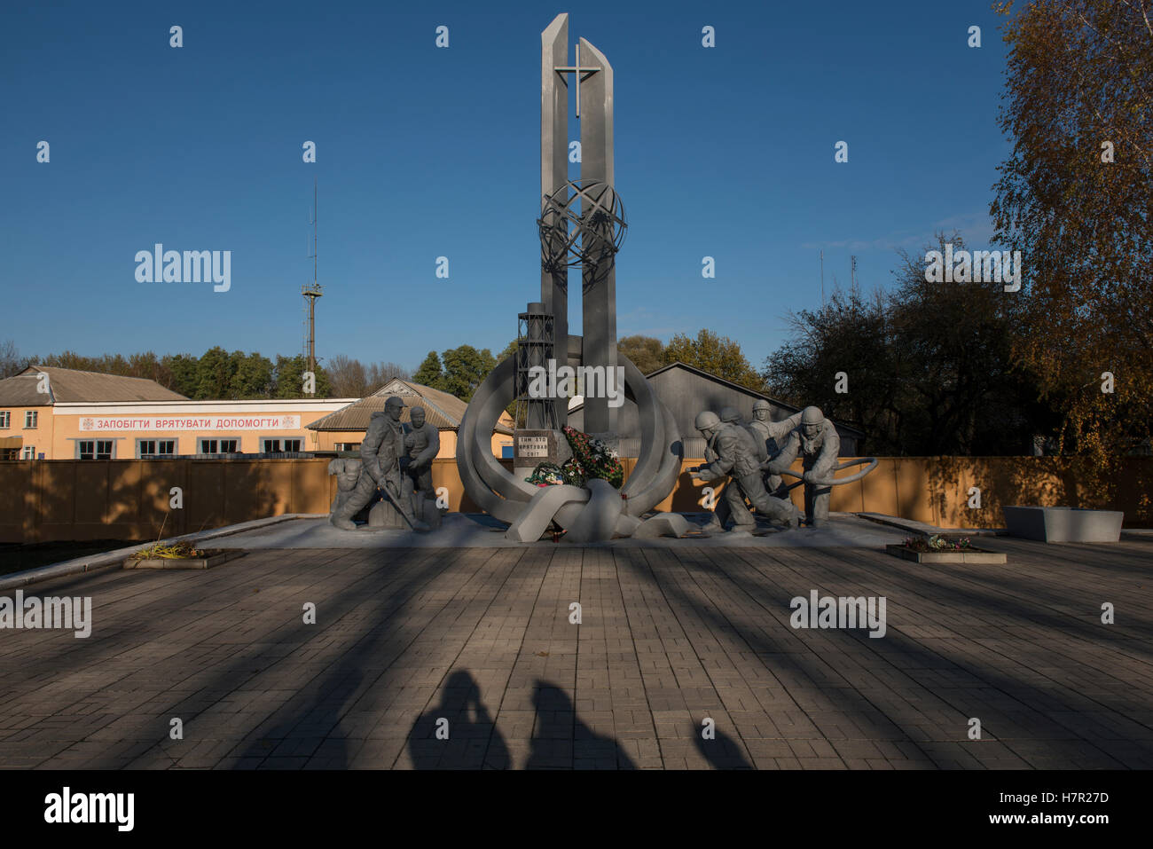 Denkmal für die Feuerwehrleute das Kernkraftwerk Tschernobyl-Unfall 1986. Chernobyl Stadt, Sperrzone, Ukraine. Stockfoto