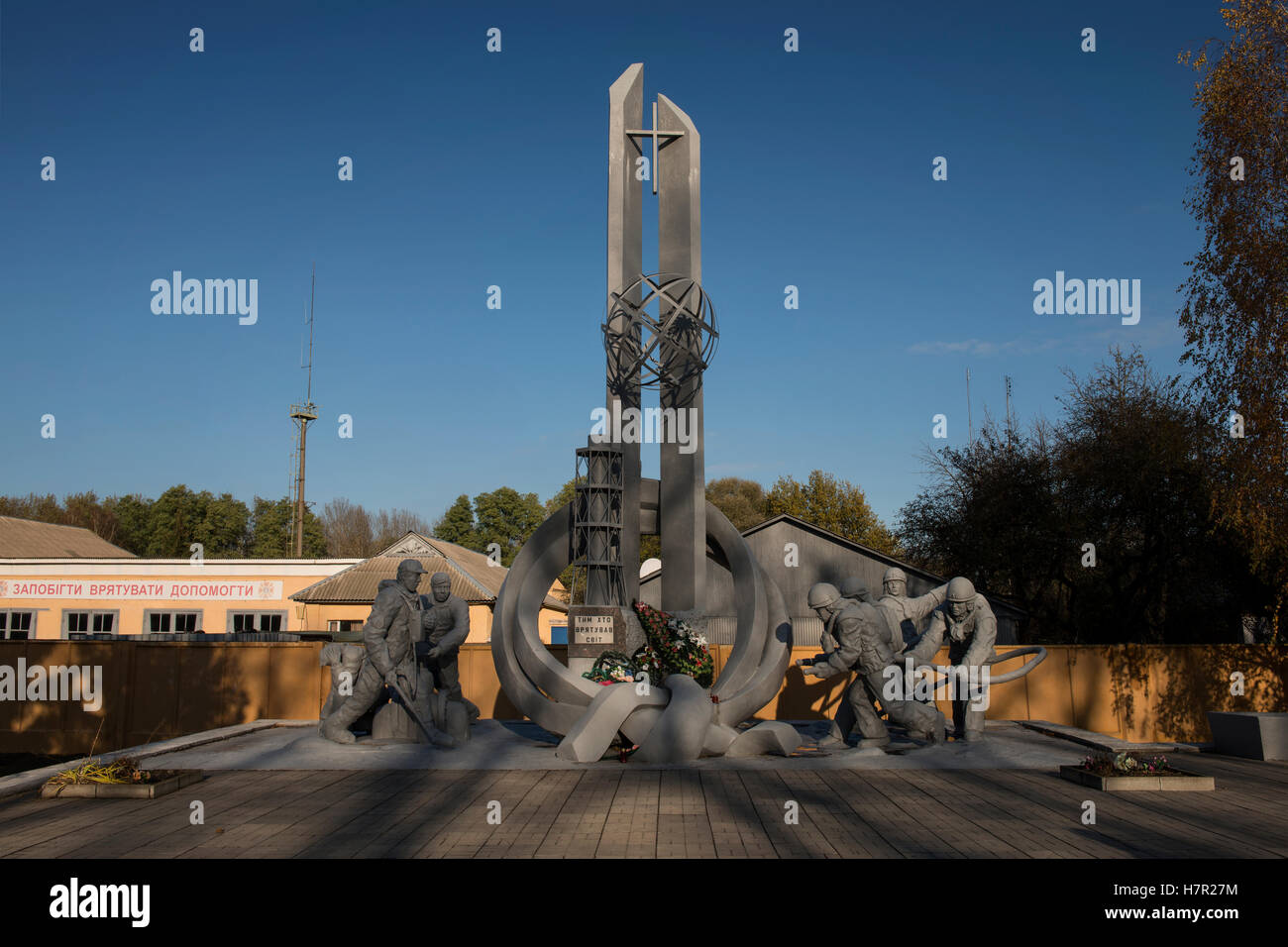 Denkmal für die Feuerwehrleute das Kernkraftwerk Tschernobyl-Unfall 1986. Chernobyl Stadt, Sperrzone, Ukraine. Stockfoto