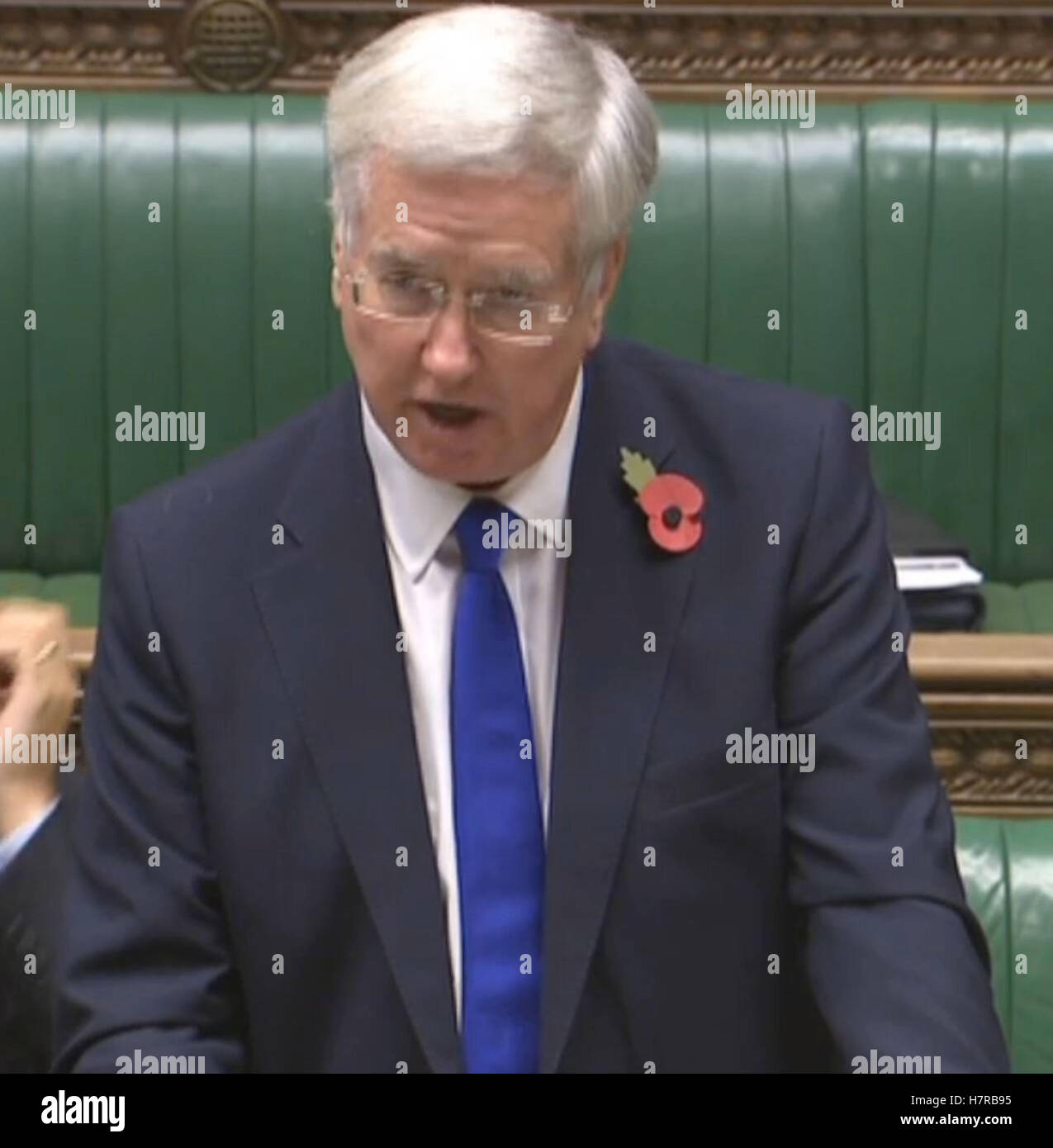 Defence Secretary Michael Fallon sprechen in das House Of Commons in London über die Ministry of Defence-Sites, die festgelegt werden, in ganz Großbritannien zu schließen. Stockfoto