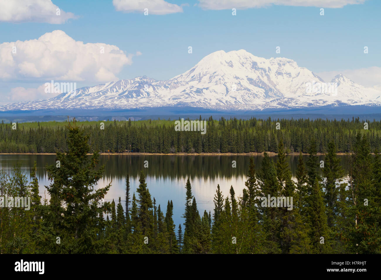Blick auf Mount Trommel der Wrangell Mountain Range von der Autobahn zu Valdez im Frühling, Süd-Zentral-AK; AK, USA Stockfoto