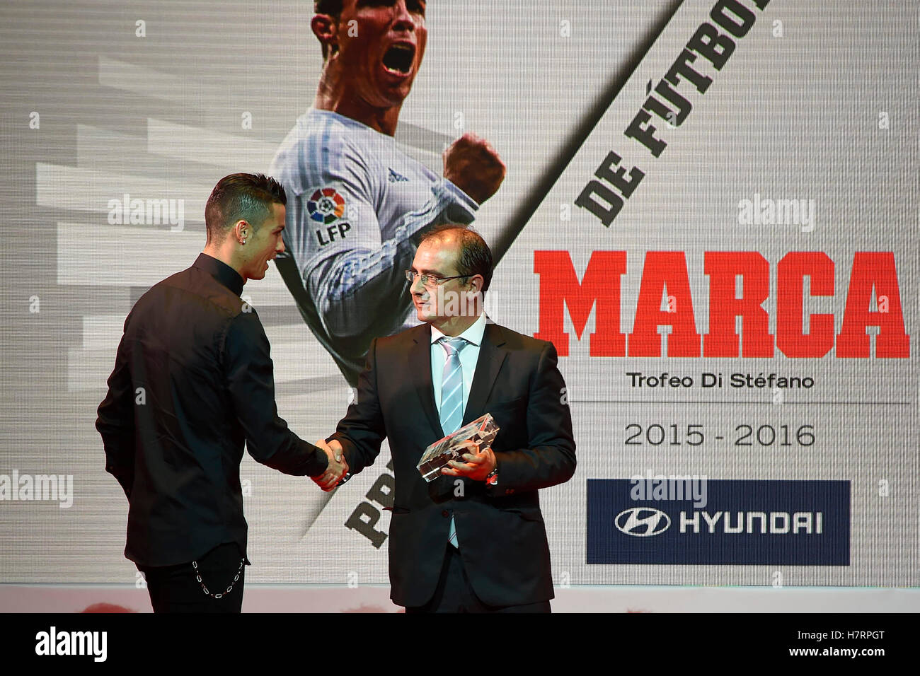 Madrid, Spanien. 7. November 2016. Fußball-Spieler Crisitano Ronaldo während Awards für den Fußball "Marca" der spanischen Liga Saison 2015 / 2016 am Montag, 7. November 2016 in Madrid. Bildnachweis: Gtres Información Más lokalen auf line,S.L./Alamy Live News Stockfoto