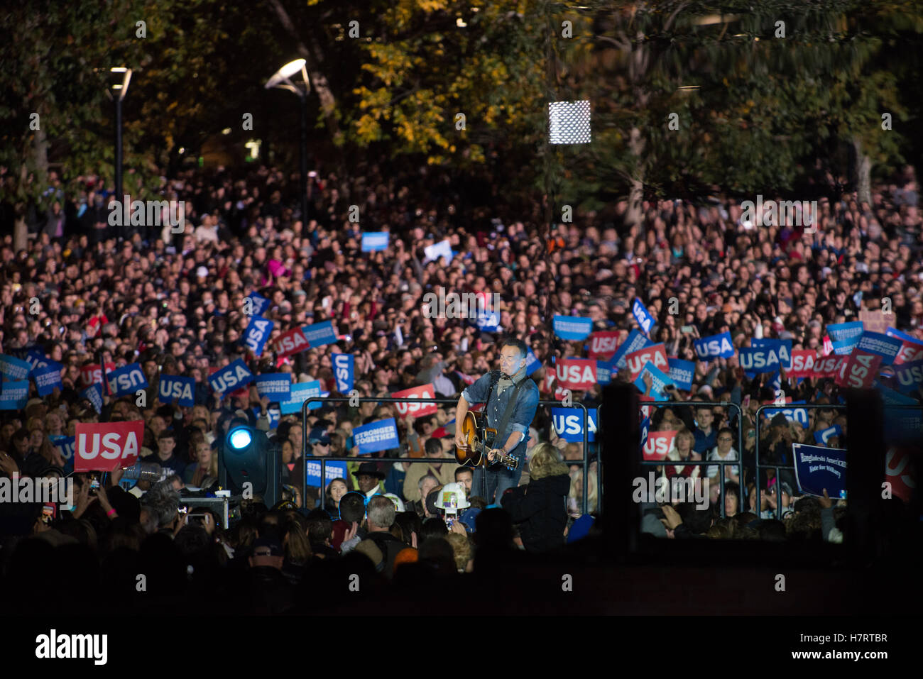 Philadelphia, USA. 7. November 2016. Bruce Springsteen singt vor der Rallye für Hillary Clinton Credit: The Foto Zugang/Alamy Live News Stockfoto