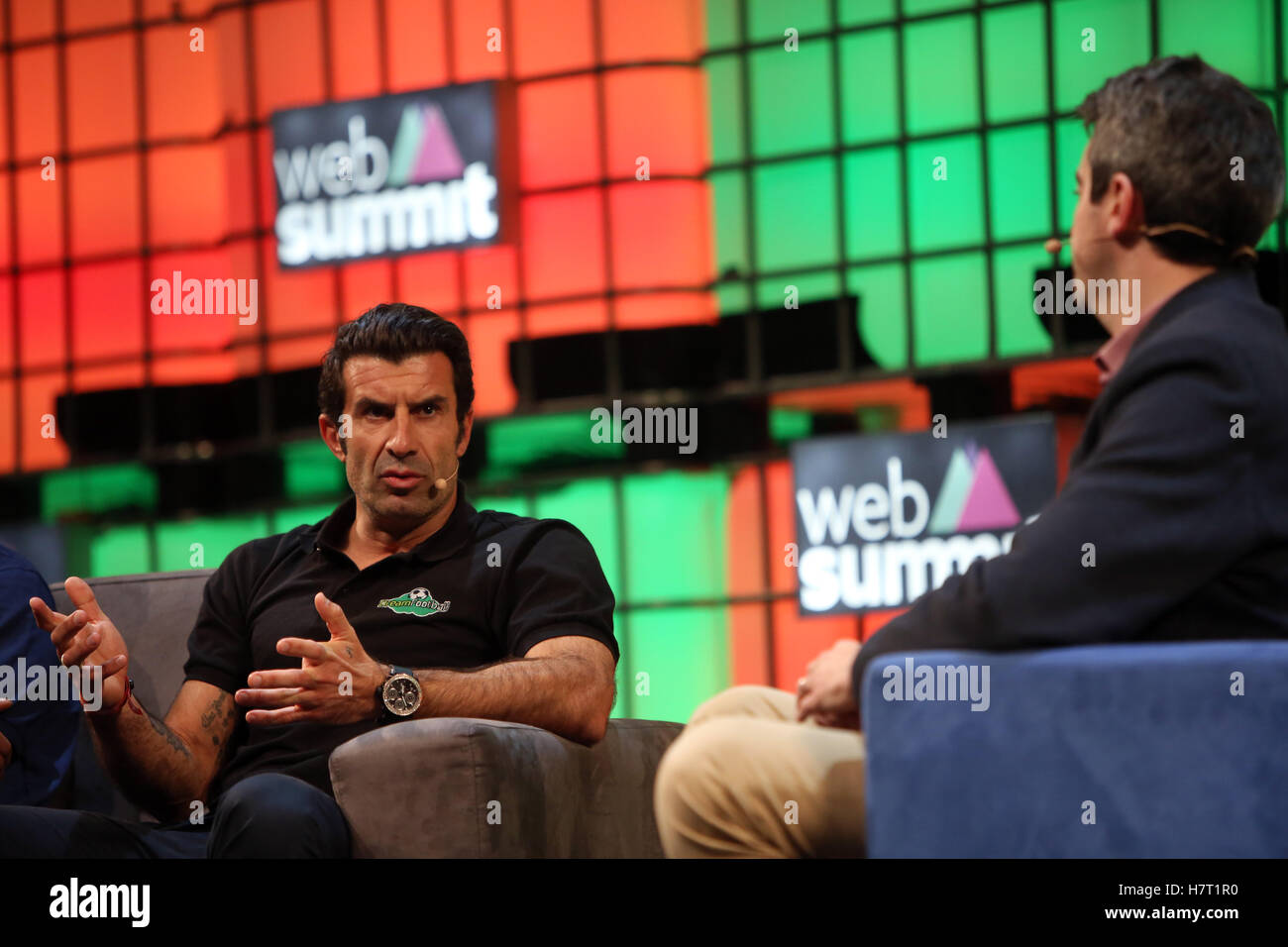 Lissabon, Portugal. 8. November 2016. Portugiesischer Fußballspieler Luis Figo spricht am zweiten Tag des Web-Gipfels in Lissabon, Portugal am 8. November 2016. : Bildnachweis Pedro Fiuza: Pedro Fiuza/ZUMA Draht/Alamy Live-Nachrichten Stockfoto