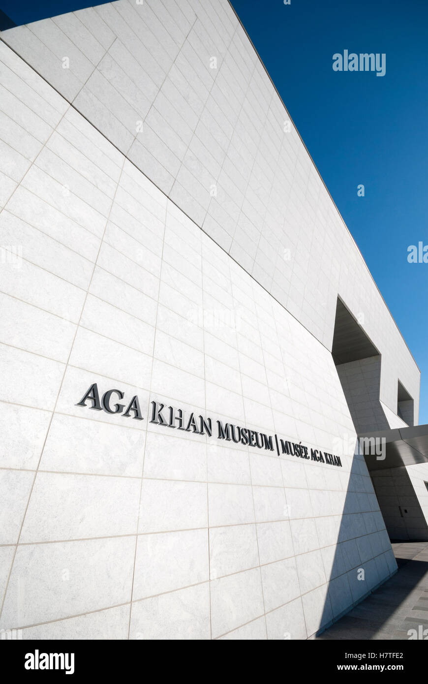 Das dramatisch moderne Äußere und der Eingang des Aga Khan Museums, einem Zentrum für islamische Kunst, iranische Kunst und muslimische Kultur in Toronto, Ontario, Kanada Stockfoto