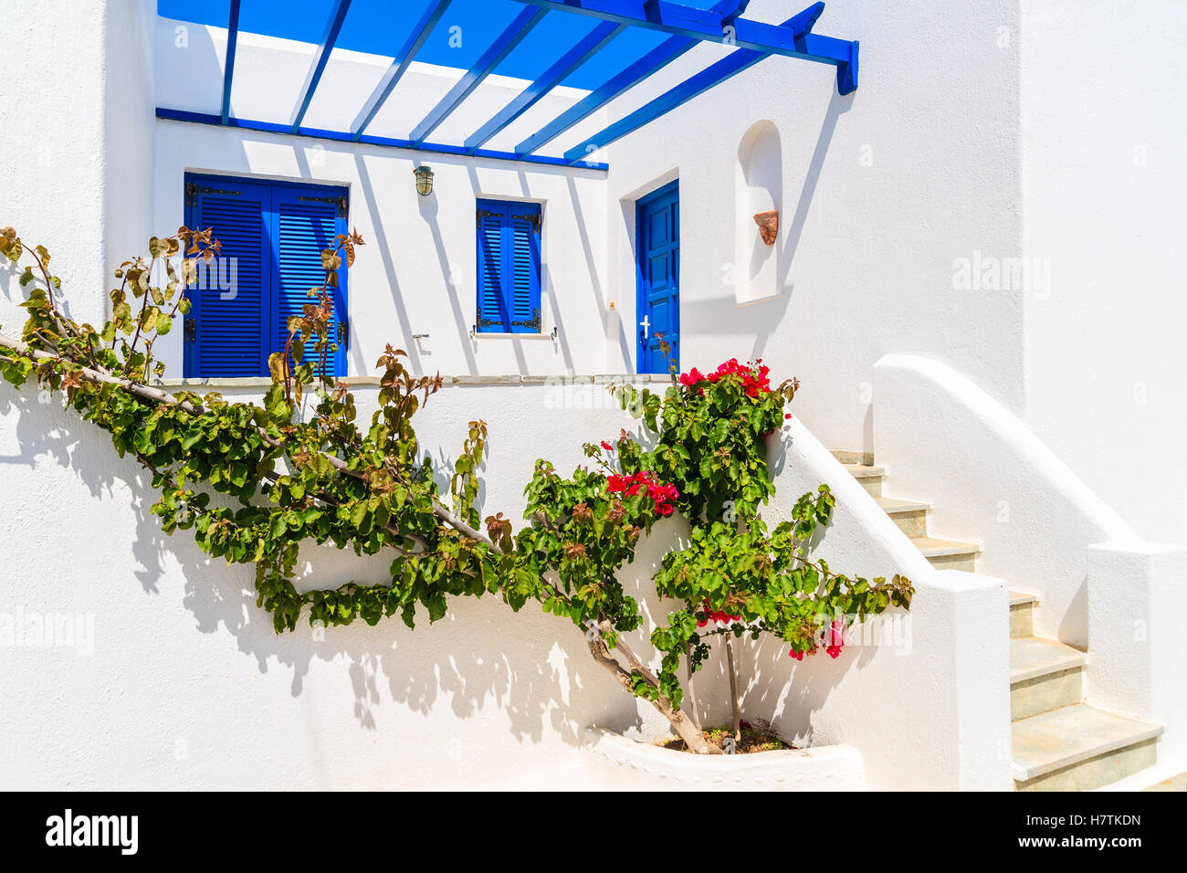 Typisch weiß getünchten griechischen Haus in Naoussa Stadt auf der Insel Paros, Griechenland Stockfoto