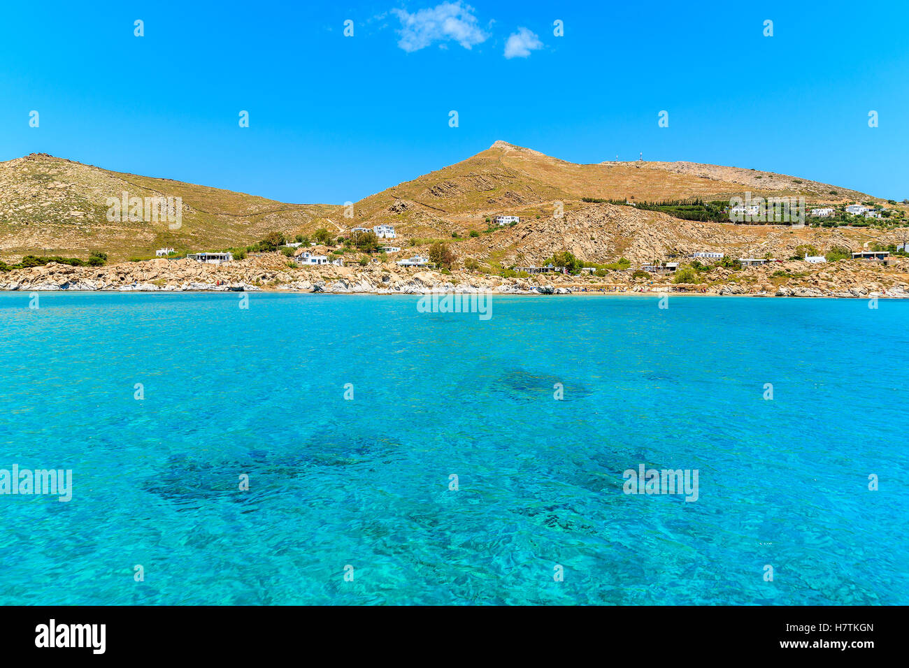 Kristallklare azurblaue Meerwasser nahe Kolymbithres Beach, Insel Paros, Kykladen, Griechenland Stockfoto