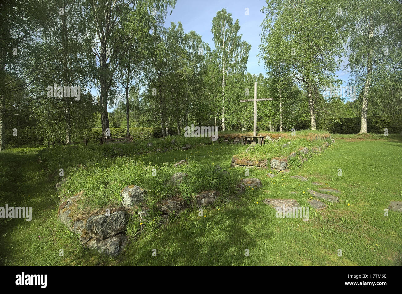 Grundmauern einer zerstörten Kirche in Naesaaker in Schweden. Stockfoto