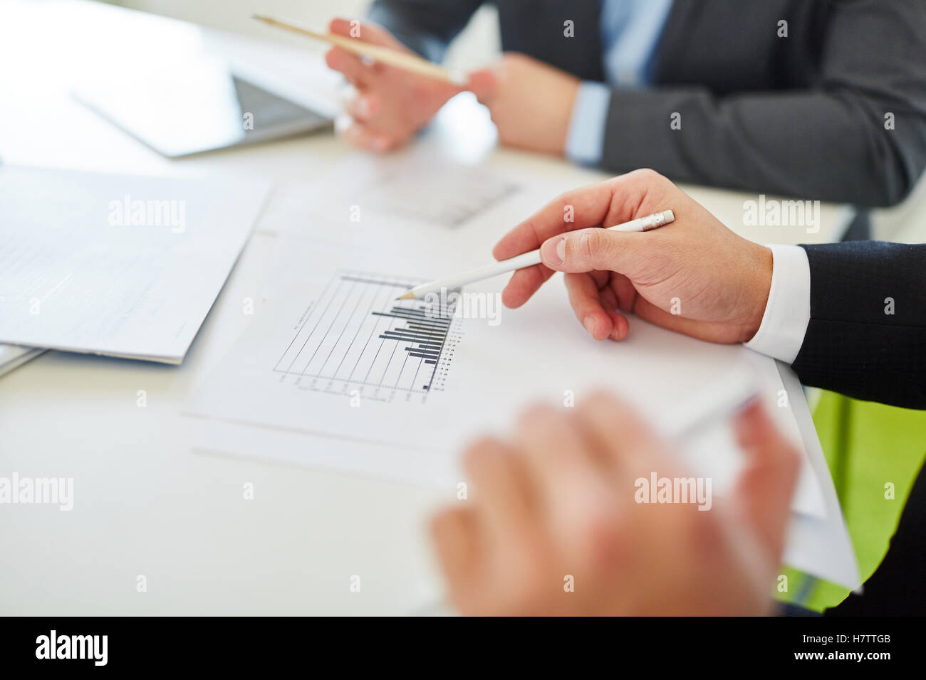 Graph Statistik Analyse im Business-meeting Stockfoto
