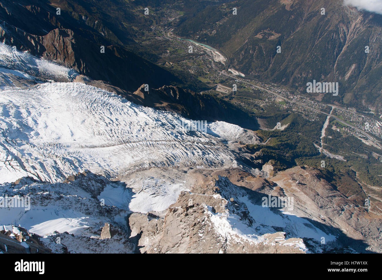 Bossons-Gletscher und der Arve-Tal aus der Aiguille du Midi Chamonix-Mont-Blanc, Frankreich Stockfoto