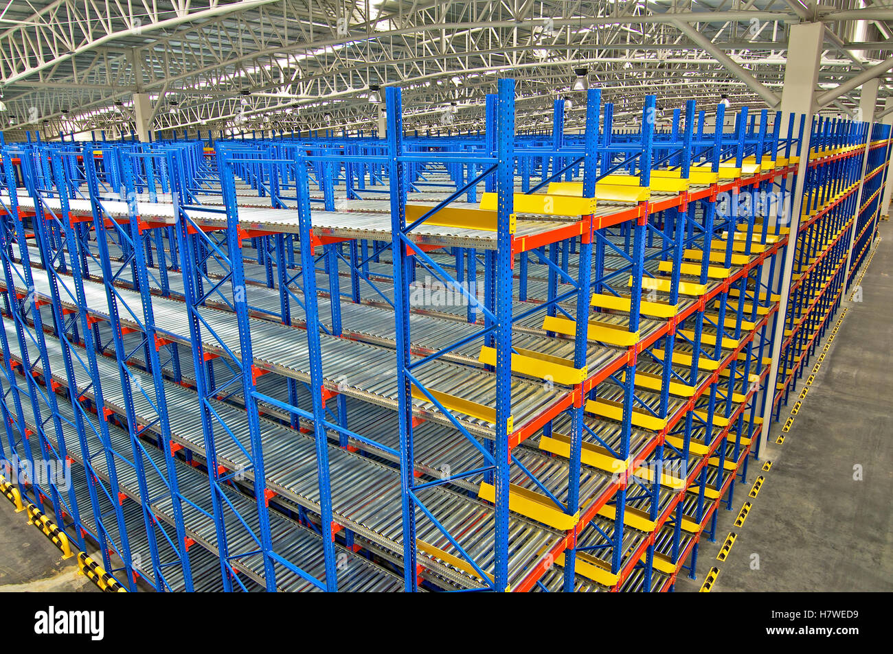 Lager Regale Lagerung, Metall, Paletten-Regalsystem Stockfoto