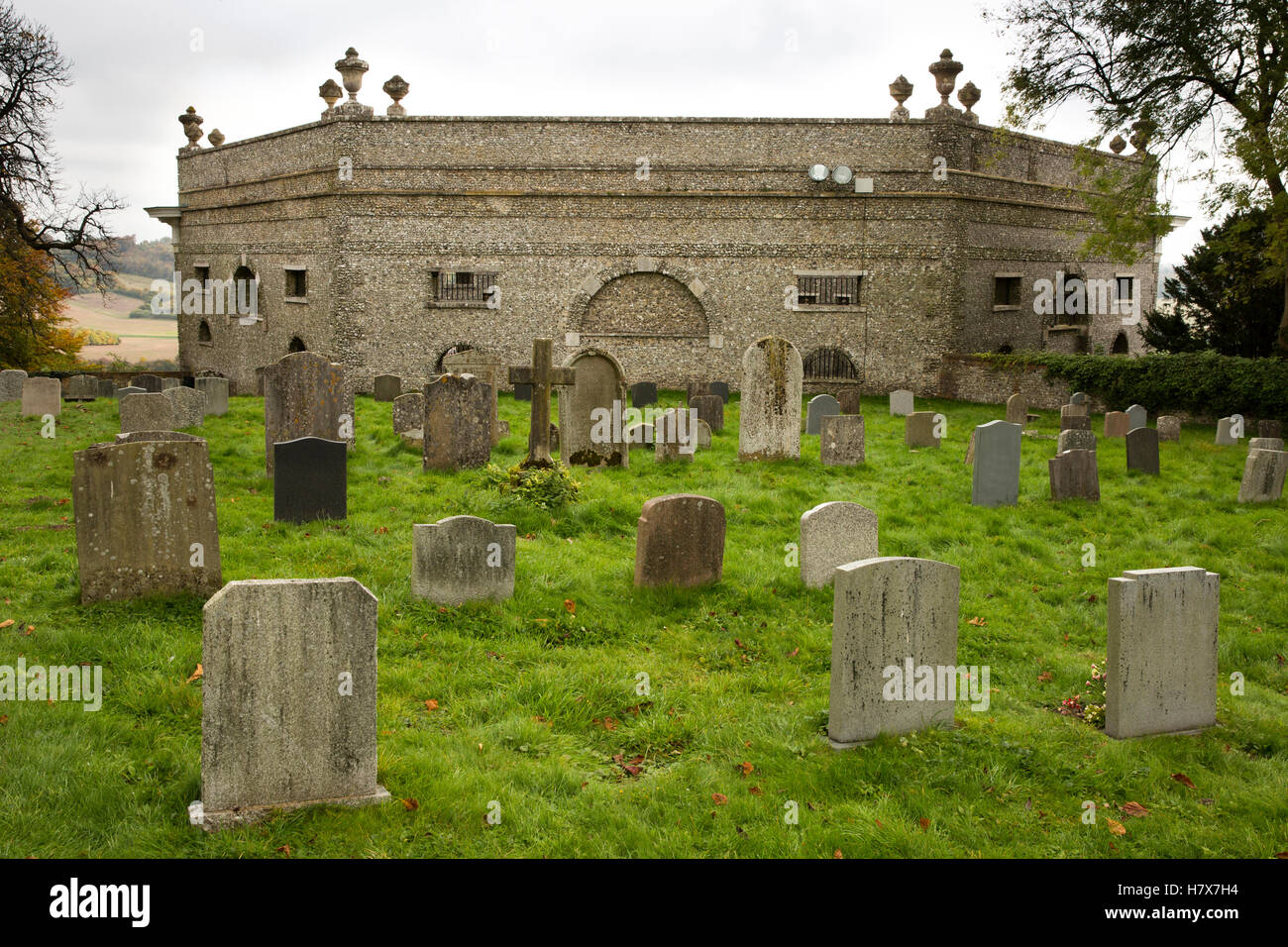 Großbritannien, England, Buckinghamshire, West Wycombe St. Lawrence-Kirchhof, Dashwood Mausoleum Stockfoto