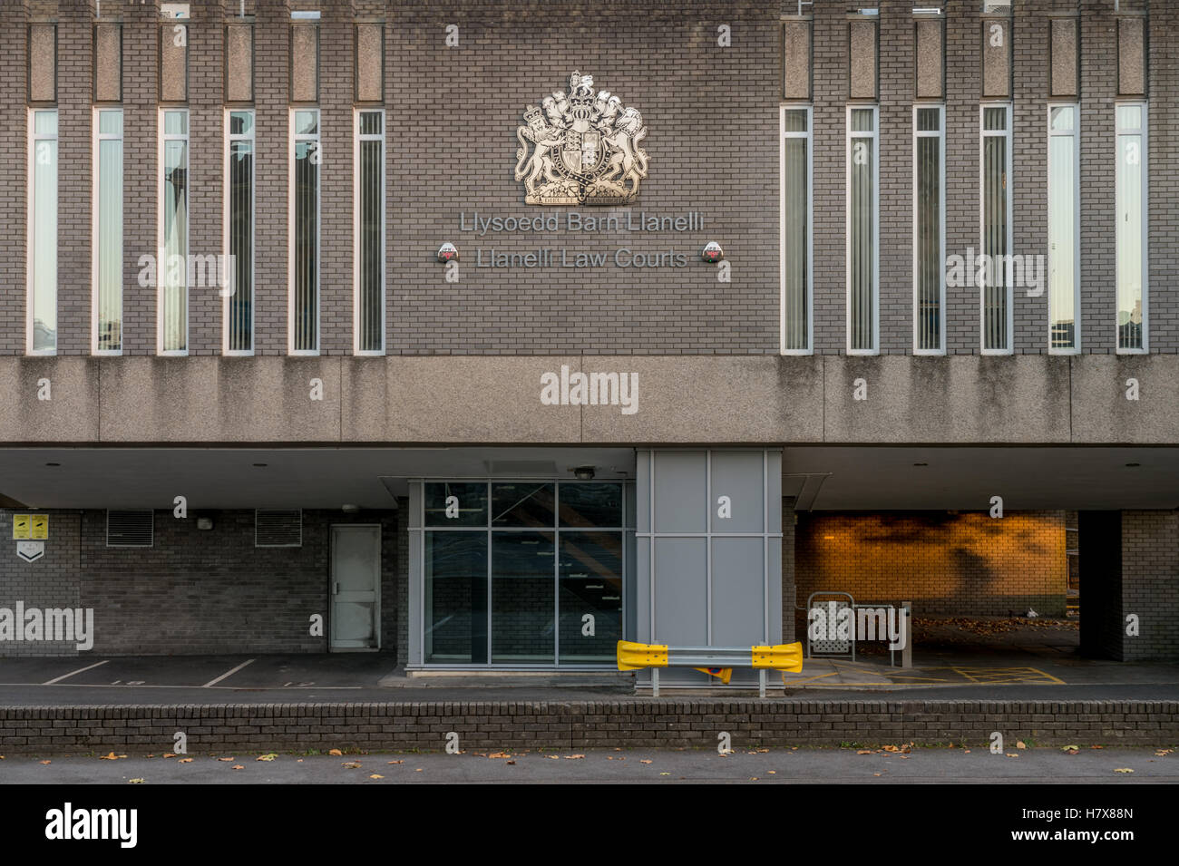 Das äußere des Llanelli Law Courts Stockfoto