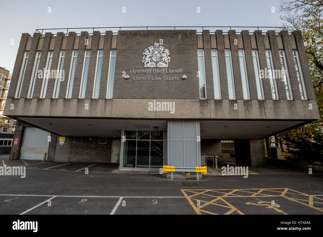 Das äußere des Llanelli Law Courts Stockfoto