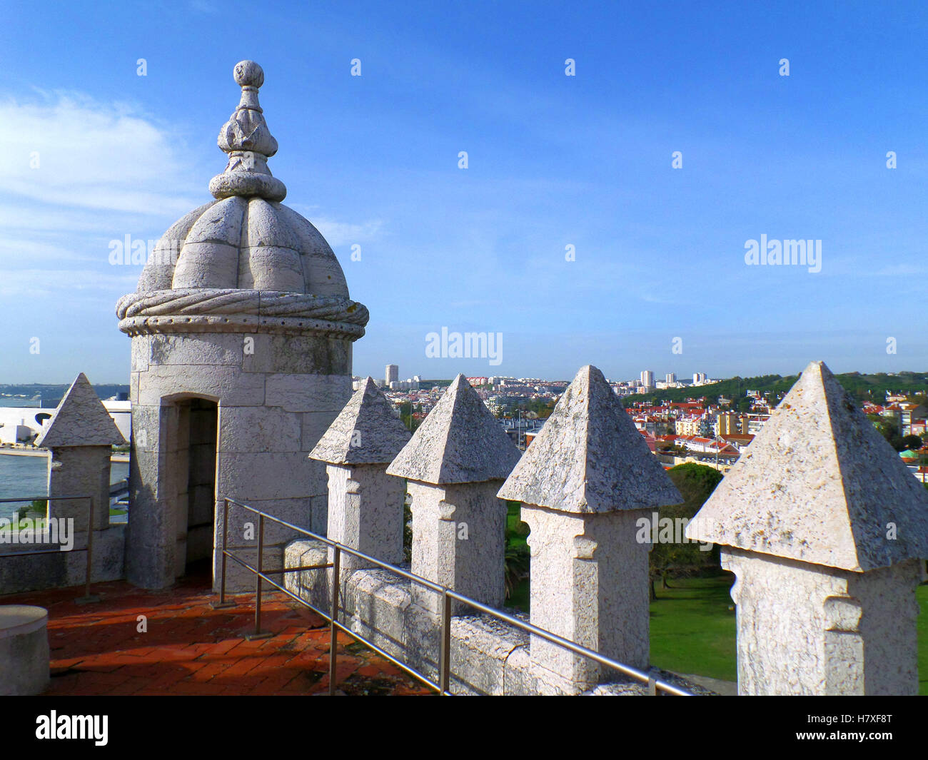 Maurischen Stil Erker Türmchen auf der Terrasse des Turm von Belem, Lissabon, Portugal Stockfoto