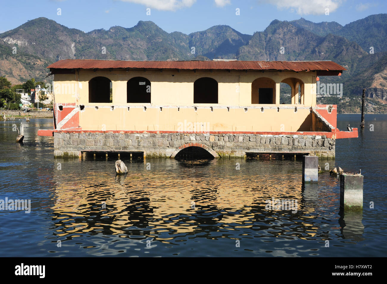 Überfluteten Haus in San Pedro am Lake Atitlan, Guatemala Stockfoto