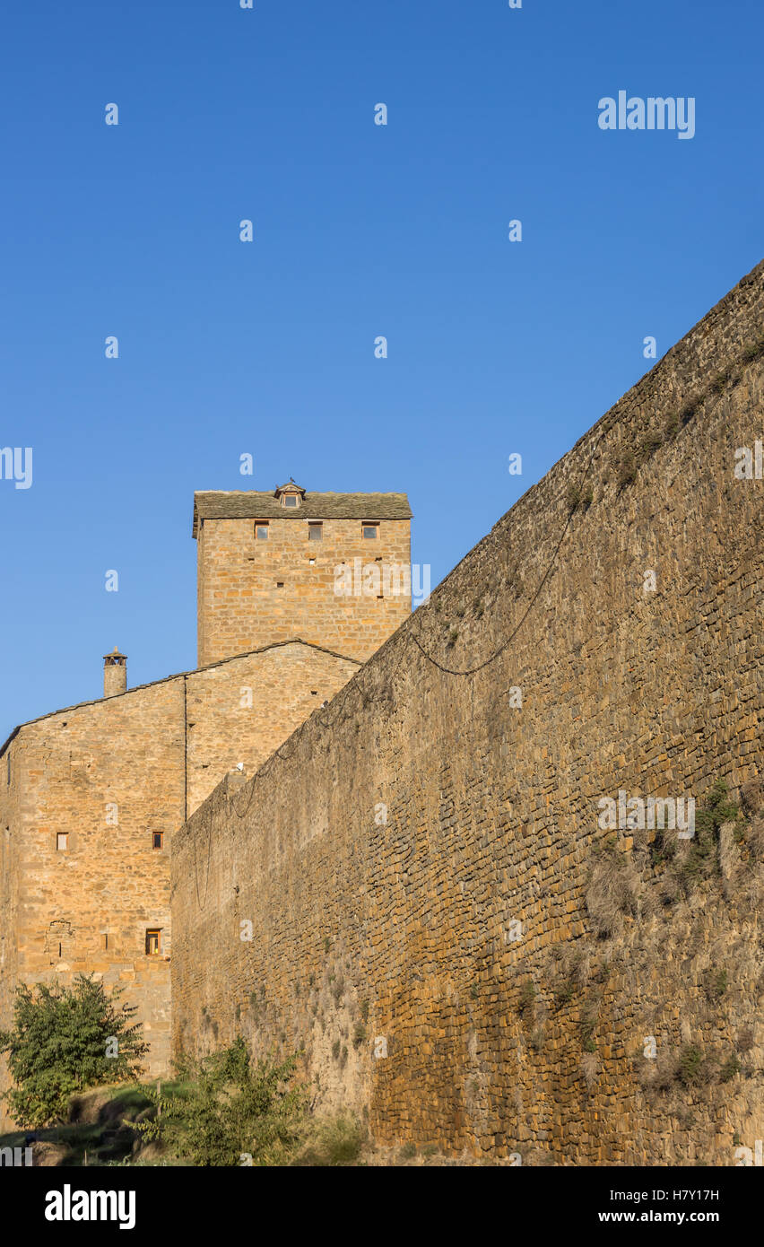Umgebenden Mauern der Burg in Ainsa, Spanien Stockfoto