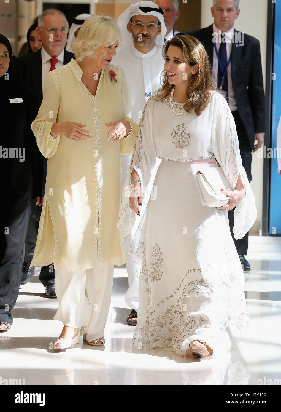 Die Herzogin von Cornwall und Prinzessin Haya Bint Al Hussein während eines Besuchs in Al Jalila Spezialität Kinderkrankenhaus in Dubai. Stockfoto