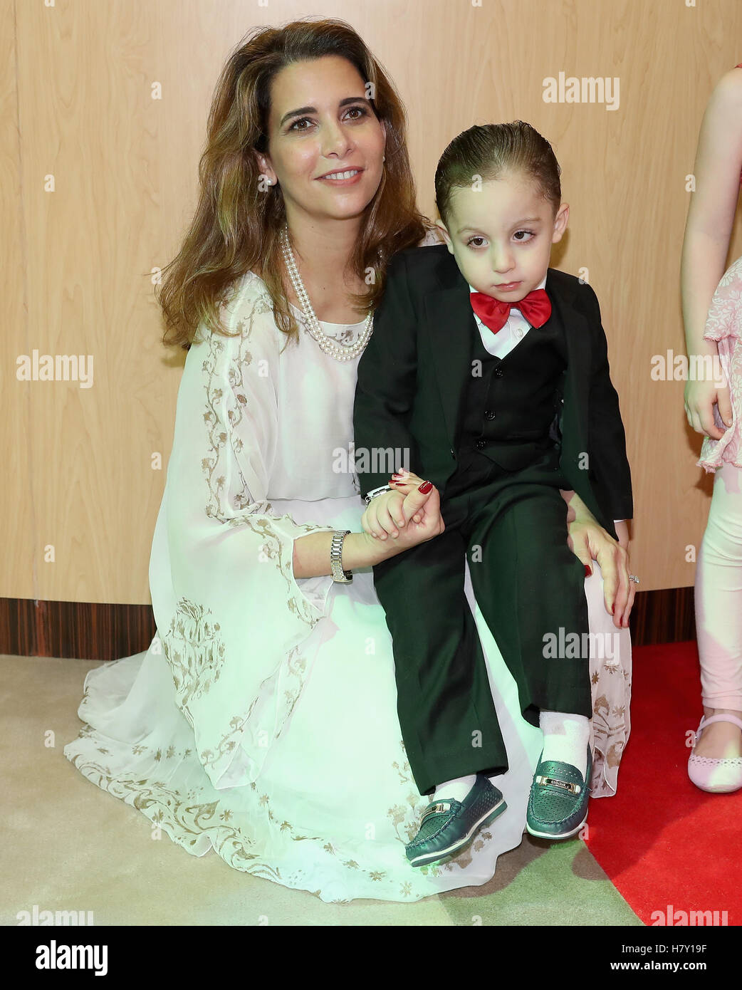 Prinzessin Haya Bint Al Hussein trifft einen syrischen Junge namens