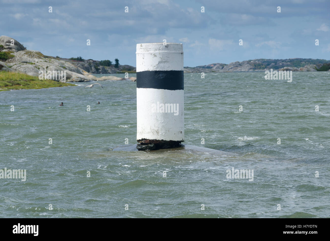 eine Navigation zu markieren, im Wasser zu helfen, das Boot sicher fahren Stockfoto