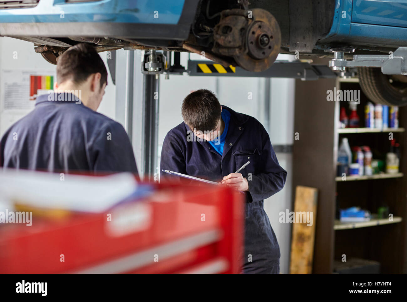 Auto Service Mechaniker MOT Kfz Techniker testen Stockfoto