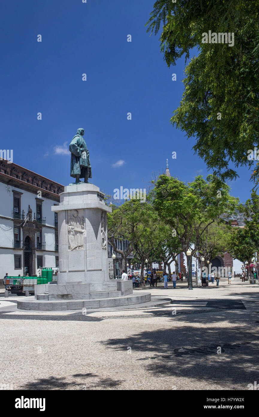 Bank von Portugal, Funchal, neben der Statue von João Gonçalves Zarco Stockfoto