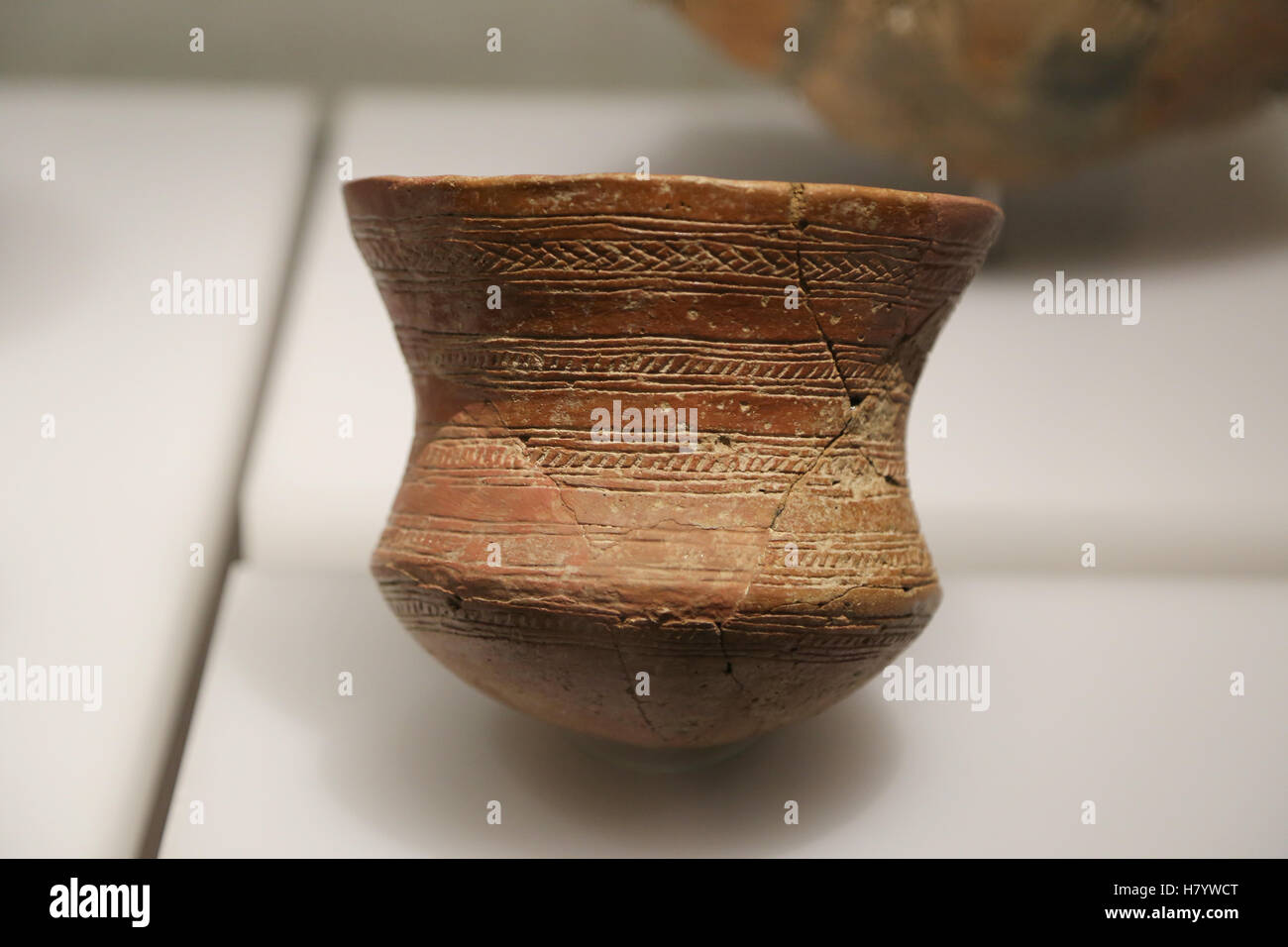 Becher-Kultur. Fragment einer verzierten Becher. Frühe Bronzezeit. Fuente de San Gines, Sevilla, Andalusien, Spanien. Stockfoto