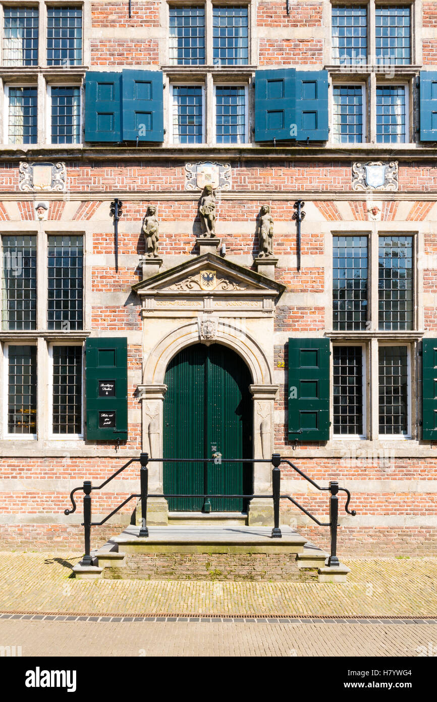 Eingangstür des Rathauses in alte Stadt Naarden, Nordholland, Niederlande Stockfoto