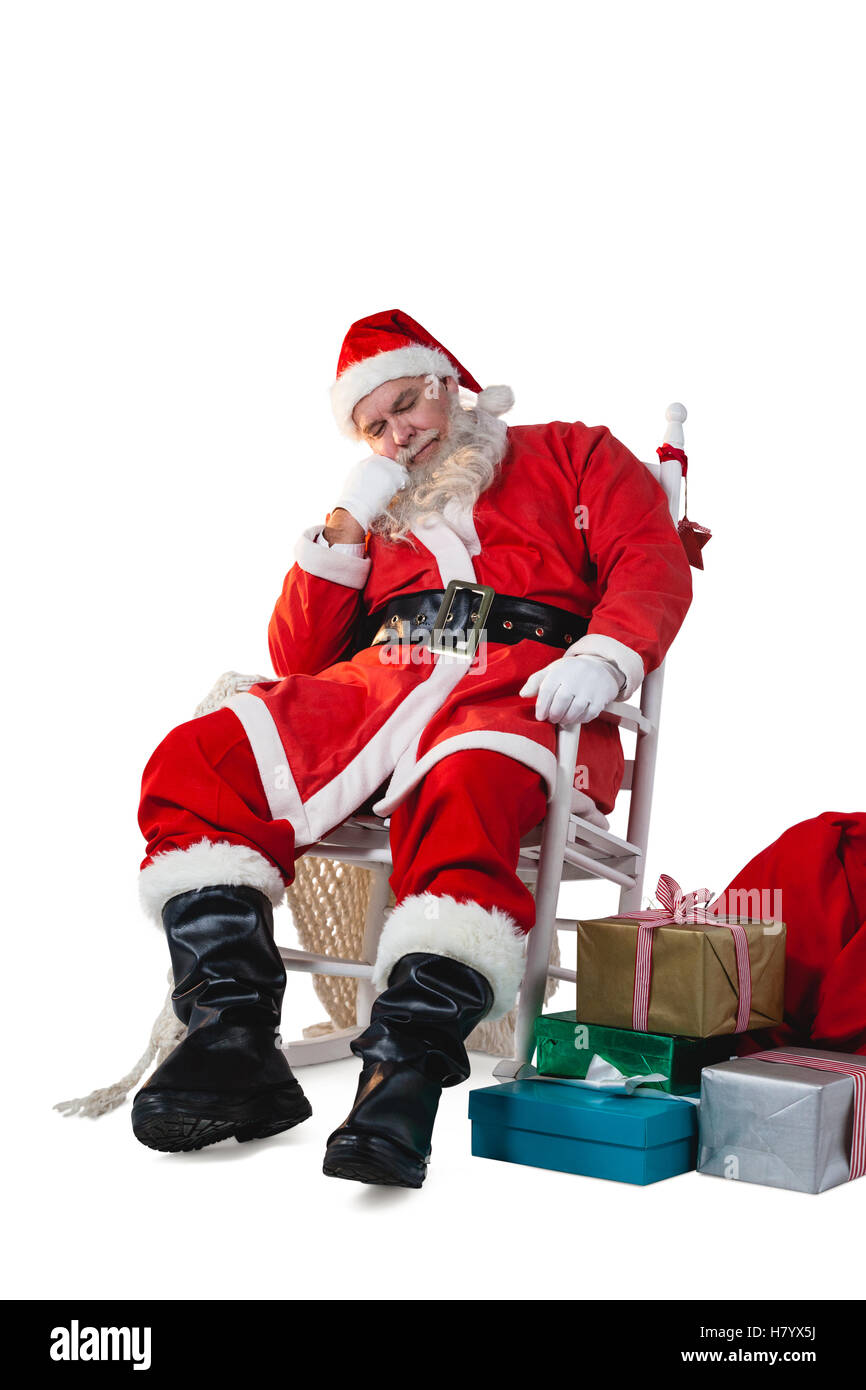 Santa Claus entspannend auf Stuhl Stockfoto