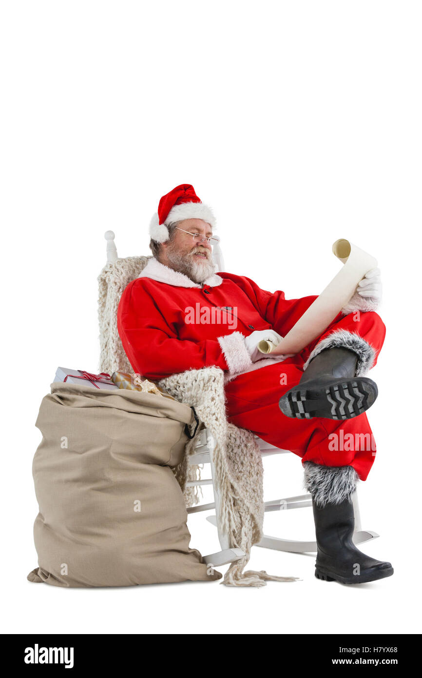 Santa Claus eine Weihnachts-Wunschliste auf Schriftrolle lesen Stockfoto
