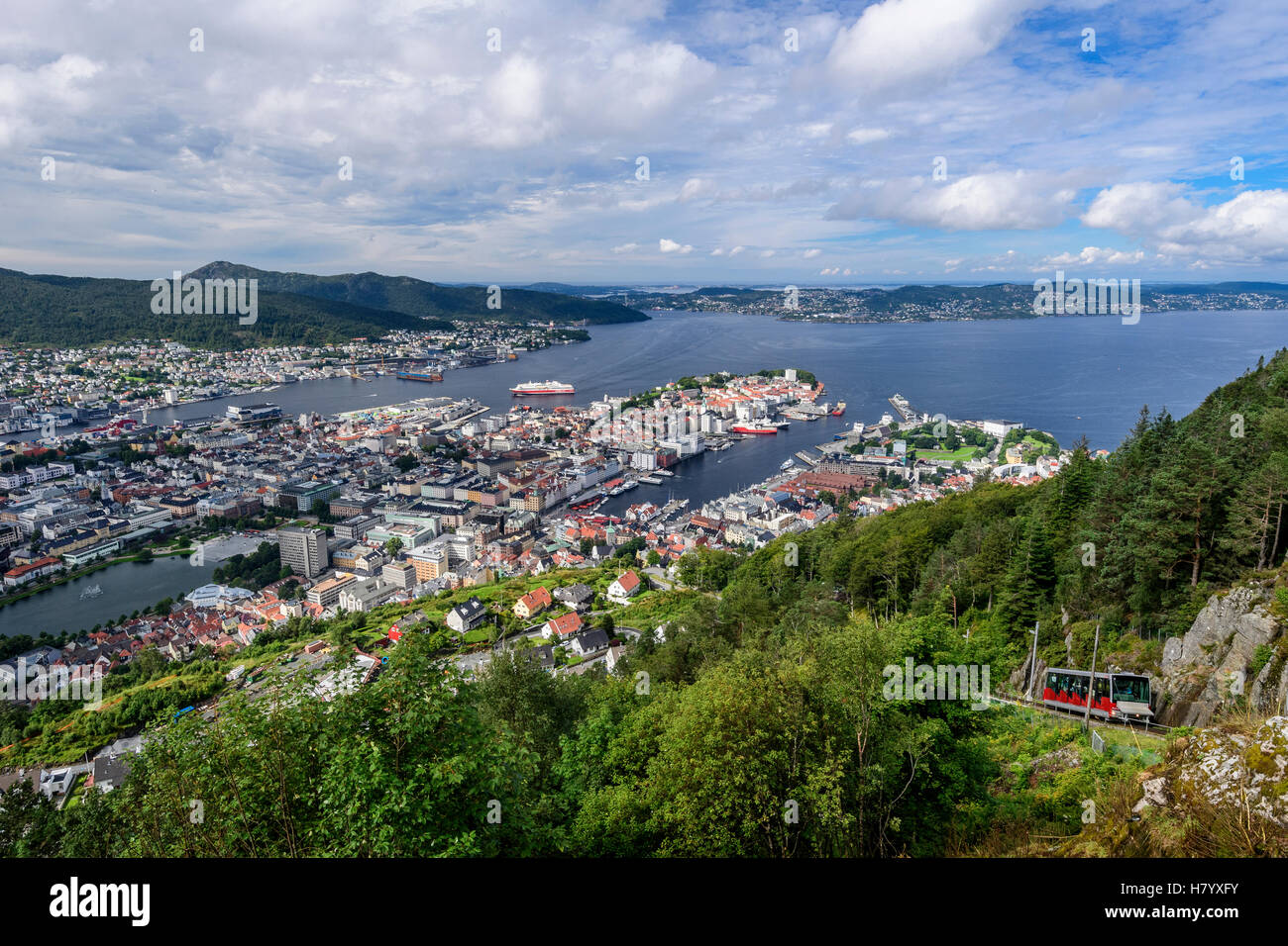 Blick vom Hausberg Fløifjellet auf Bergen, auf der rechten Fløenbahn, Floyenbahn, Hordaland, Norwegen Stockfoto