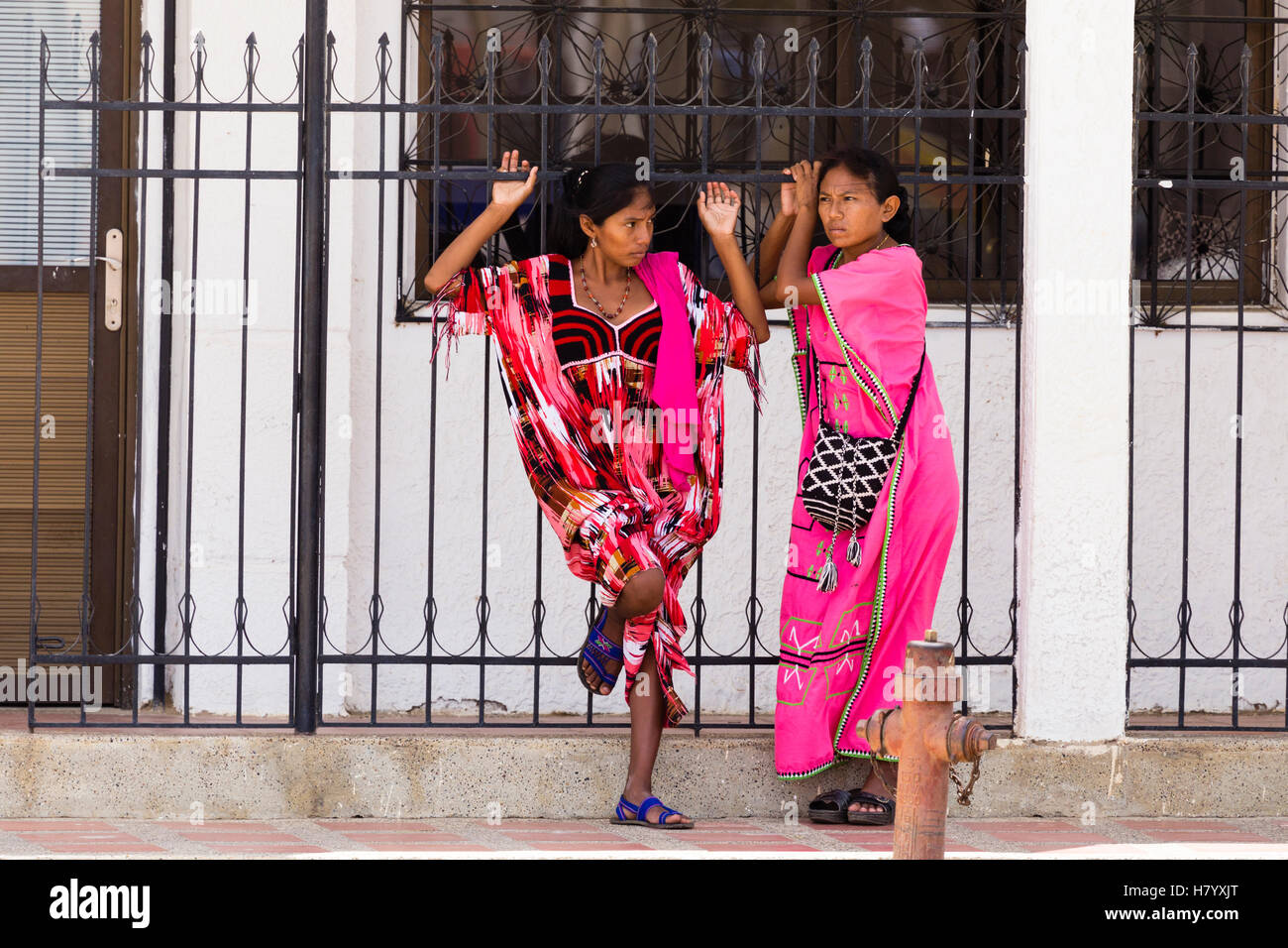 Wayuu oder Guajiro Frauen, Ureinwohner, Uribia, Kolumbien Stockfoto
