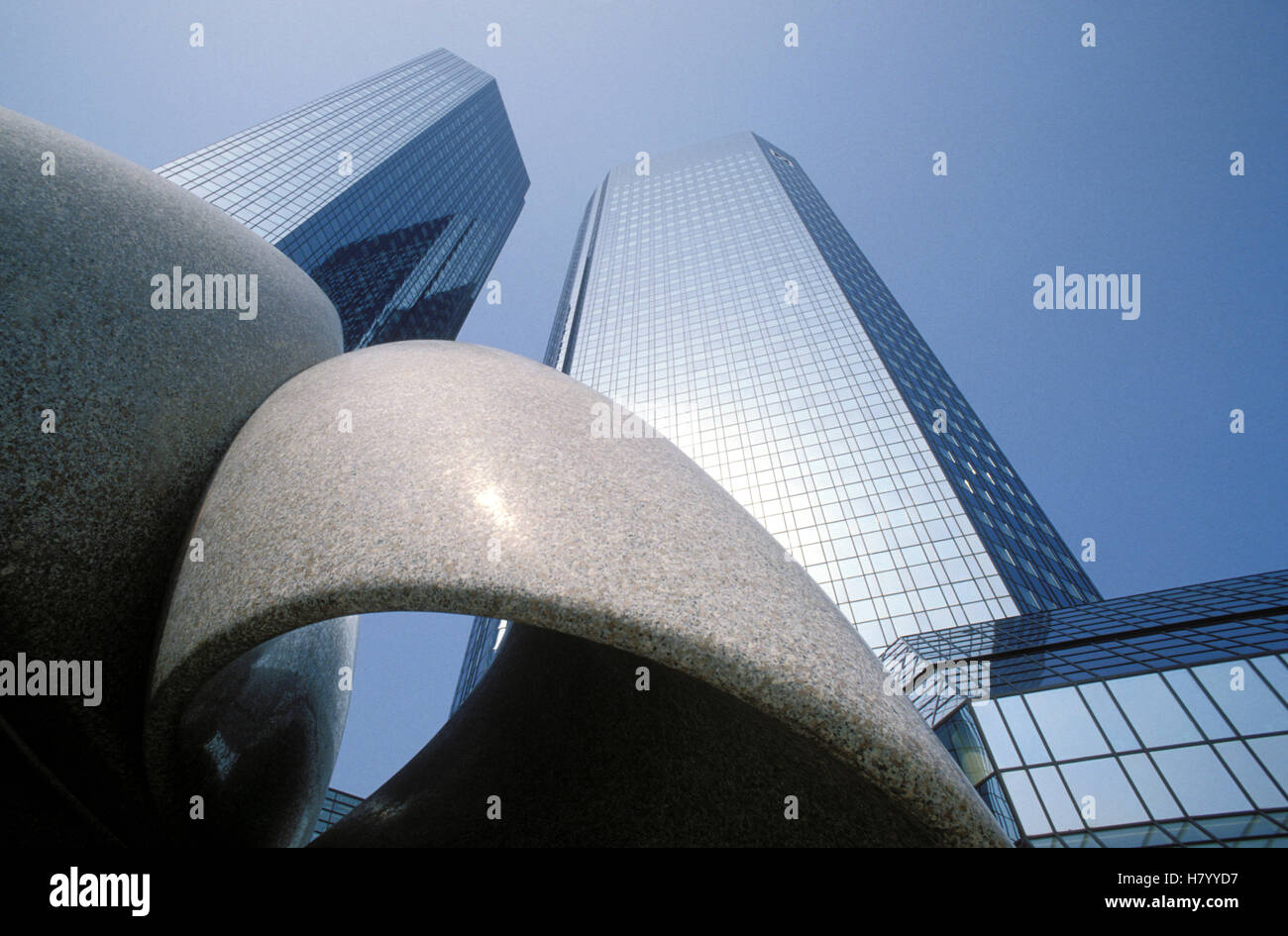 Artwork von Max Bill vor der Niederlassung der Deutschen Bank, Bau, Banken, Frankfurt am Main, Hessen Stockfoto