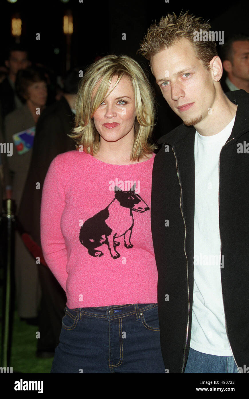 JENNY MCCARTHY & JOHN ASHER "Der GRINCH" LA PREMIER UNIVERSAL STUDIOS BURBANK LA USA 8. November 2000 Stockfoto JENNY MCCARTHY & JOHN ASHER "Der GRINCH" LA PREMIER UNIVERSAL STUDIOS BURBANK LA USA 8. November 2000 Stockfoto